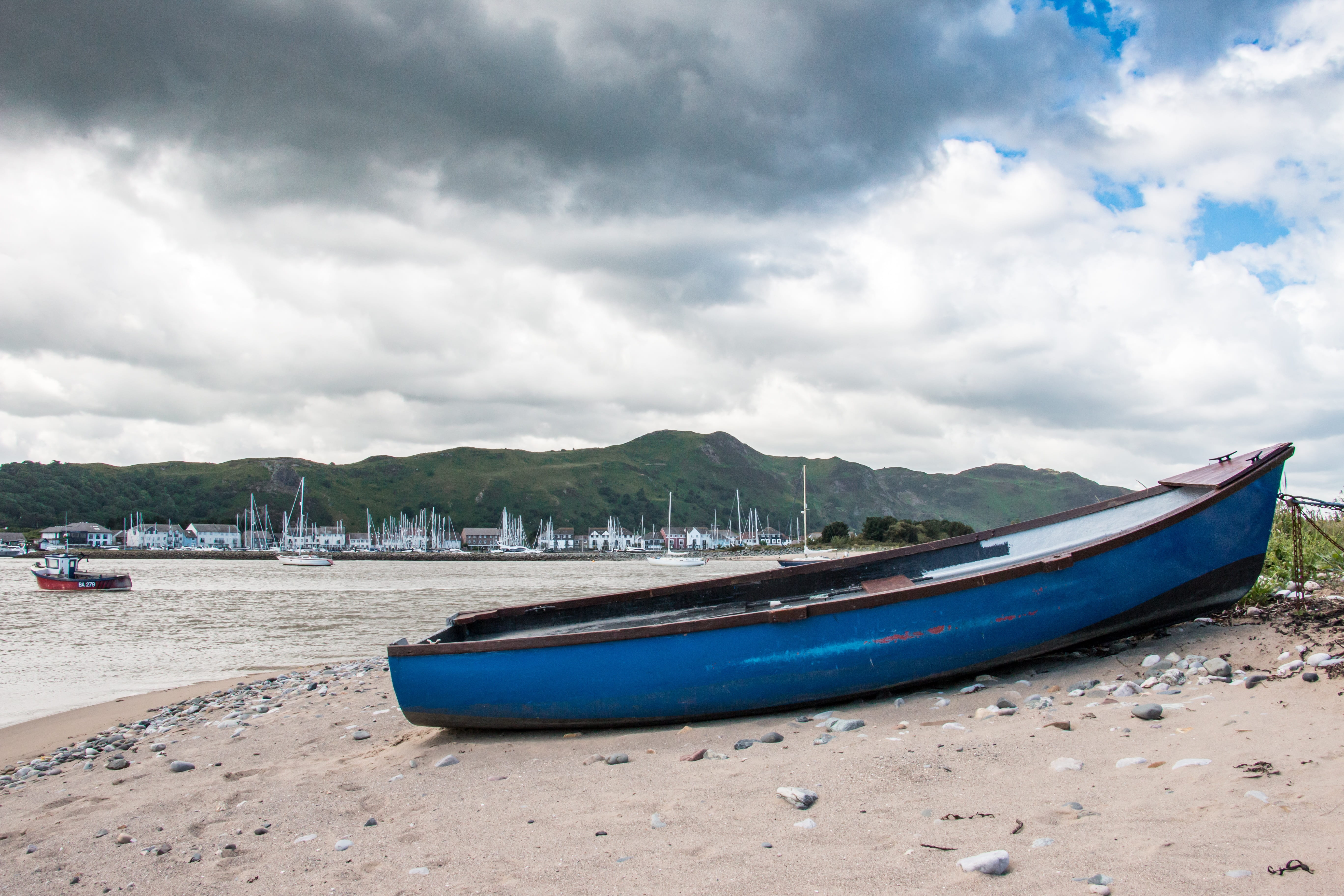 day, leisure, rowboat, boat, sky, tranquility, outdoors, england, beauty in nature, beach, seashore, sailboat, sand, tourism, 5K, nautical vessel, scenics - nature, HD Wallpaper