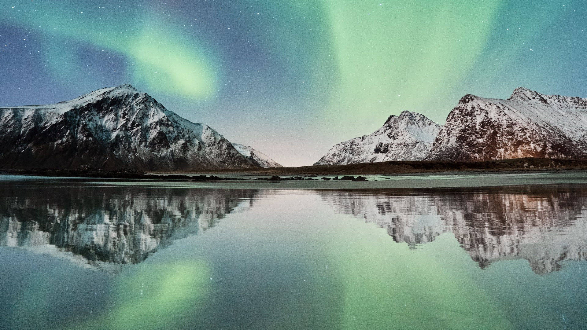 norway, northern lights, skagsanden beach, reflection, polar lights, aurora borealis, 1080P, skagsanden, landscape, mountain, flakstad, HD Wallpaper