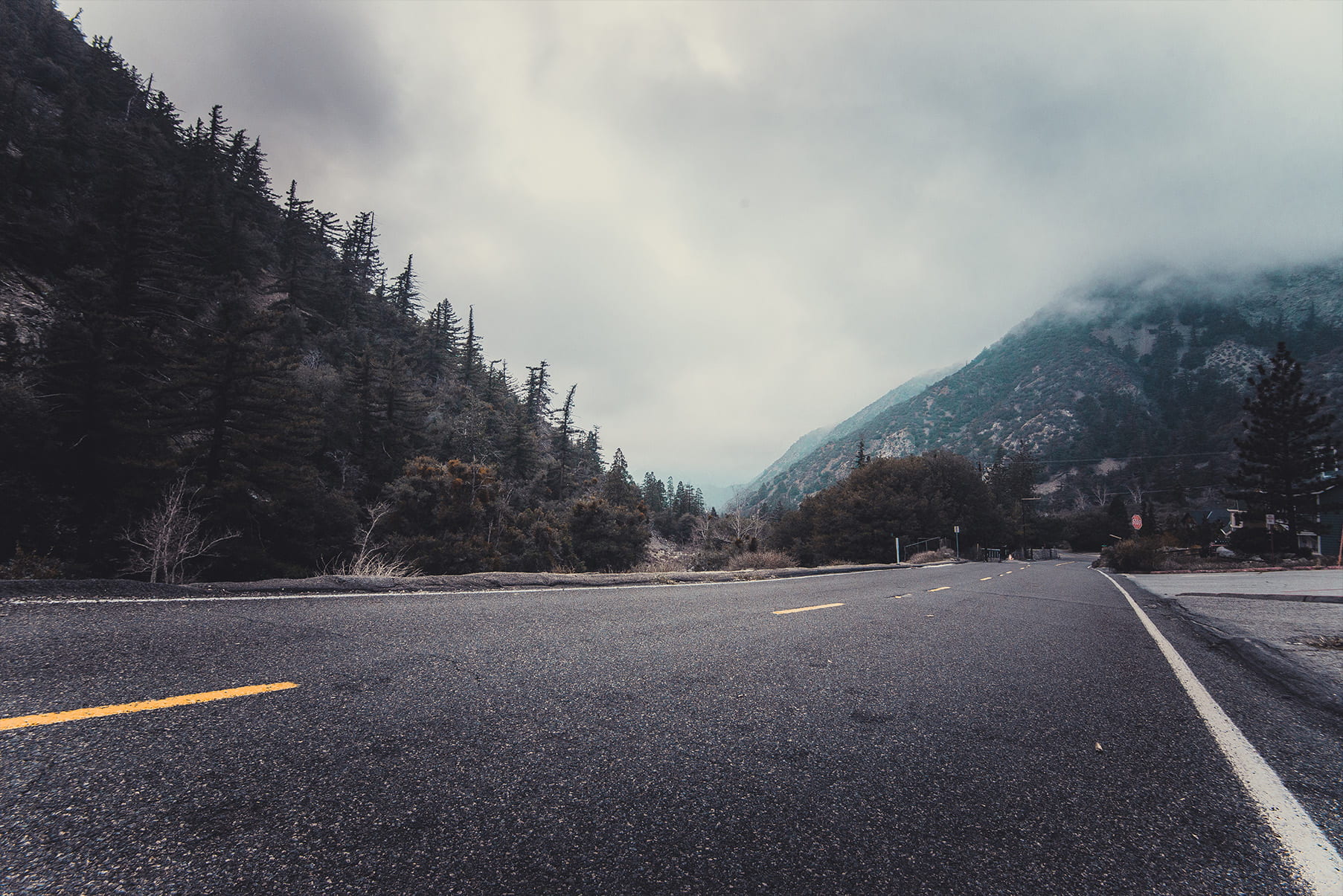 direction, foggy, cloud - sky, hazy, surface level, mountain, clouds, plant, symbol, tree, empty road, diminishing perspective, sky, highway, no people, HD Wallpaper