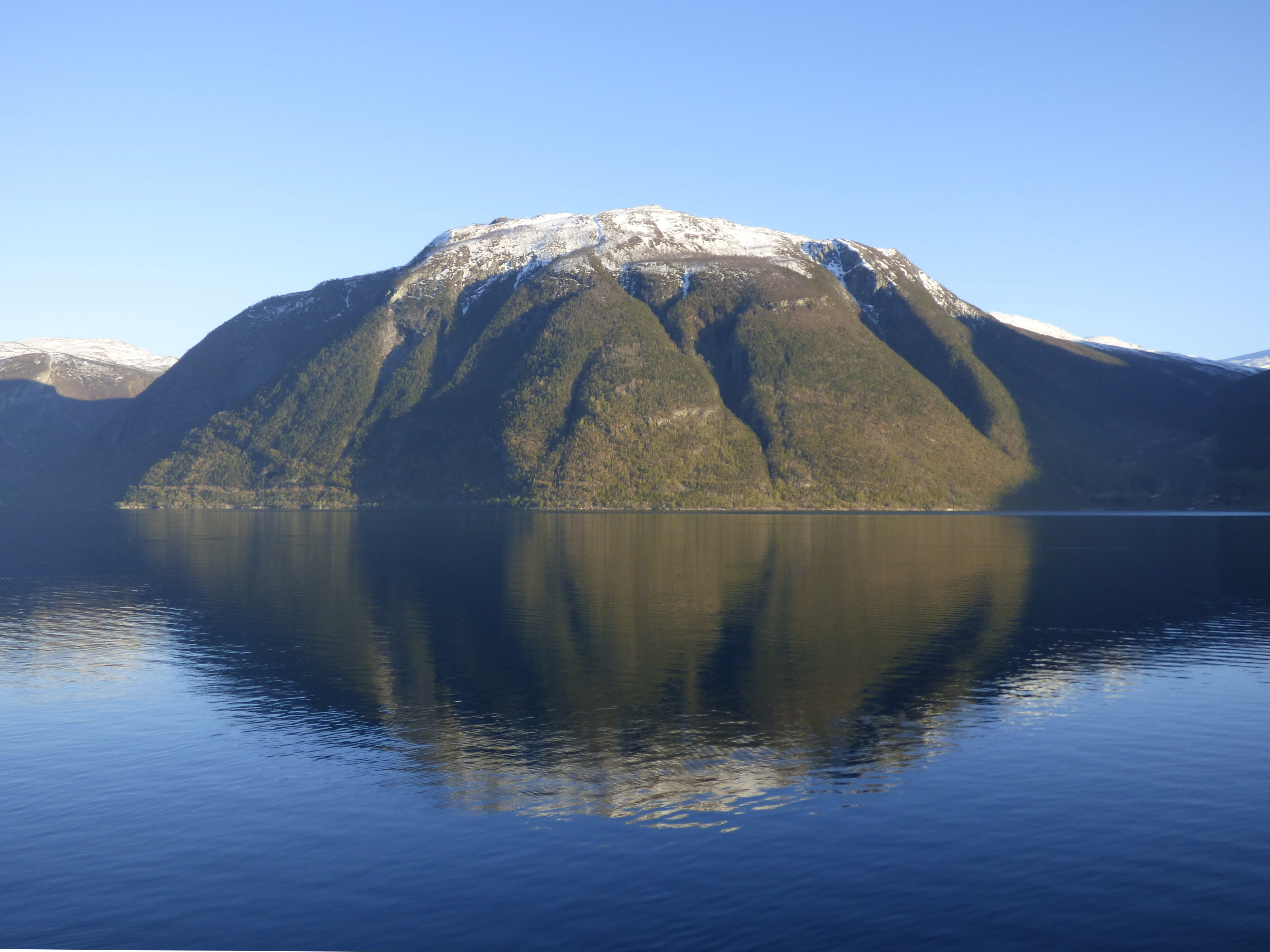 mountain peak, blue, outdoors, idyllic, snow, non-urban scene, nature, mountain range, tranquility, formation, fiord, no people, waterfront, reflection, HD Wallpaper