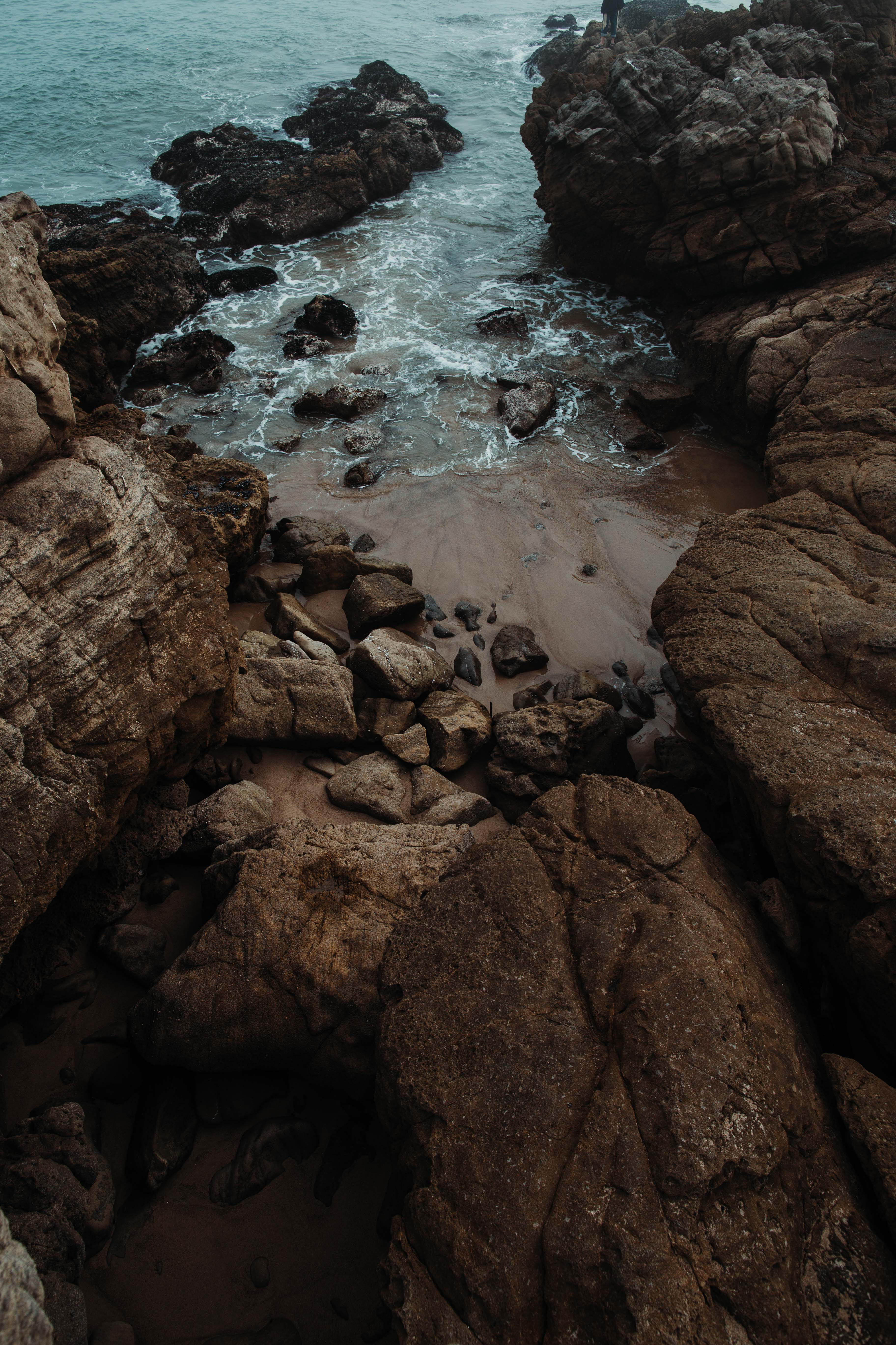 building, 5K, bashing, slate, cliff, shoreline, land, bunker, tranquility, geology, coast, rock, solid, rocky, waves, river, mesa, high angle view, beach, Phone HD Wallpaper