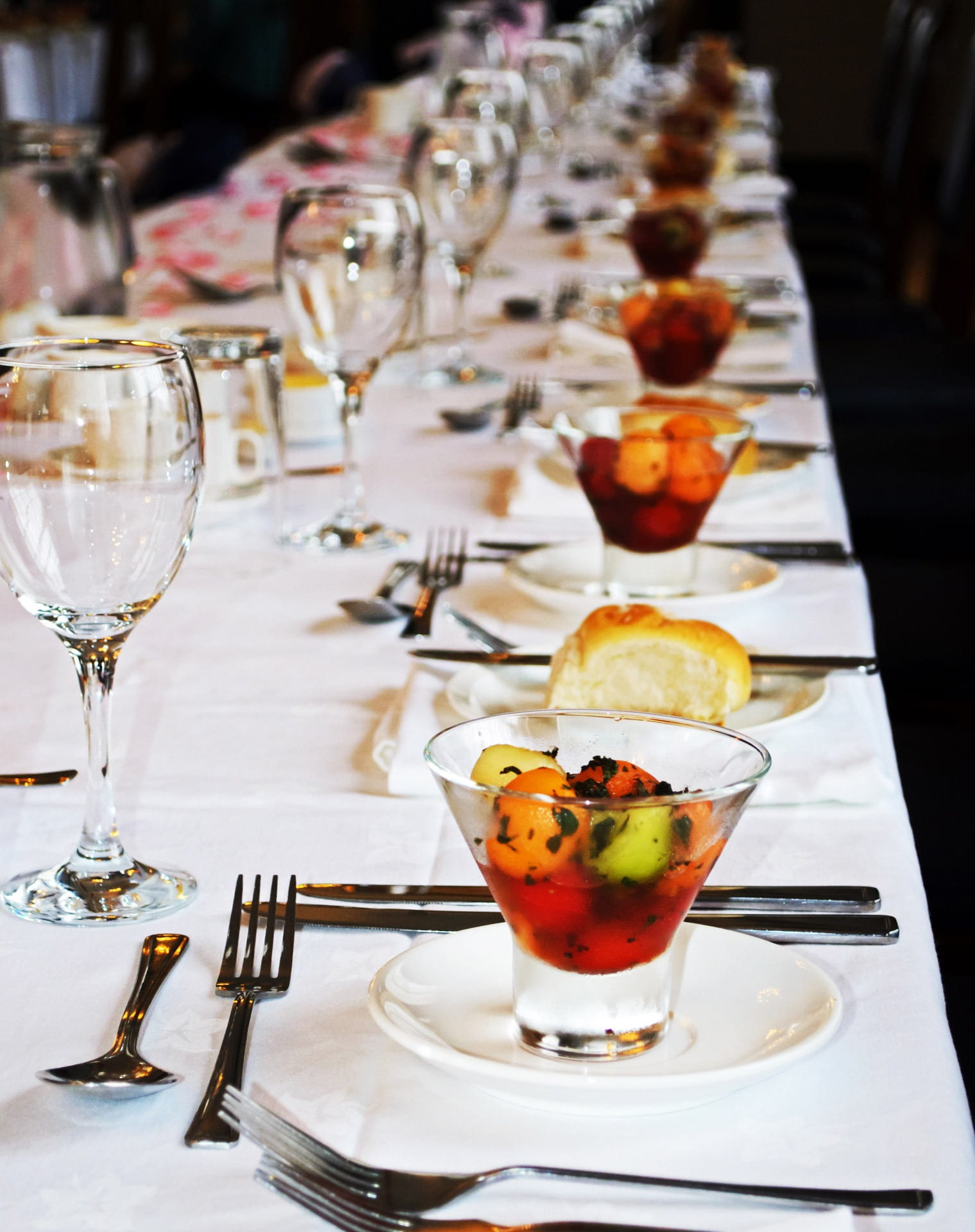 glass, served, eating utensil, restaurant, drinking glass, indoors, serving size, gastronomy, background, luxury, variability, crockery, groom, dinner, Phone HD Wallpaper
