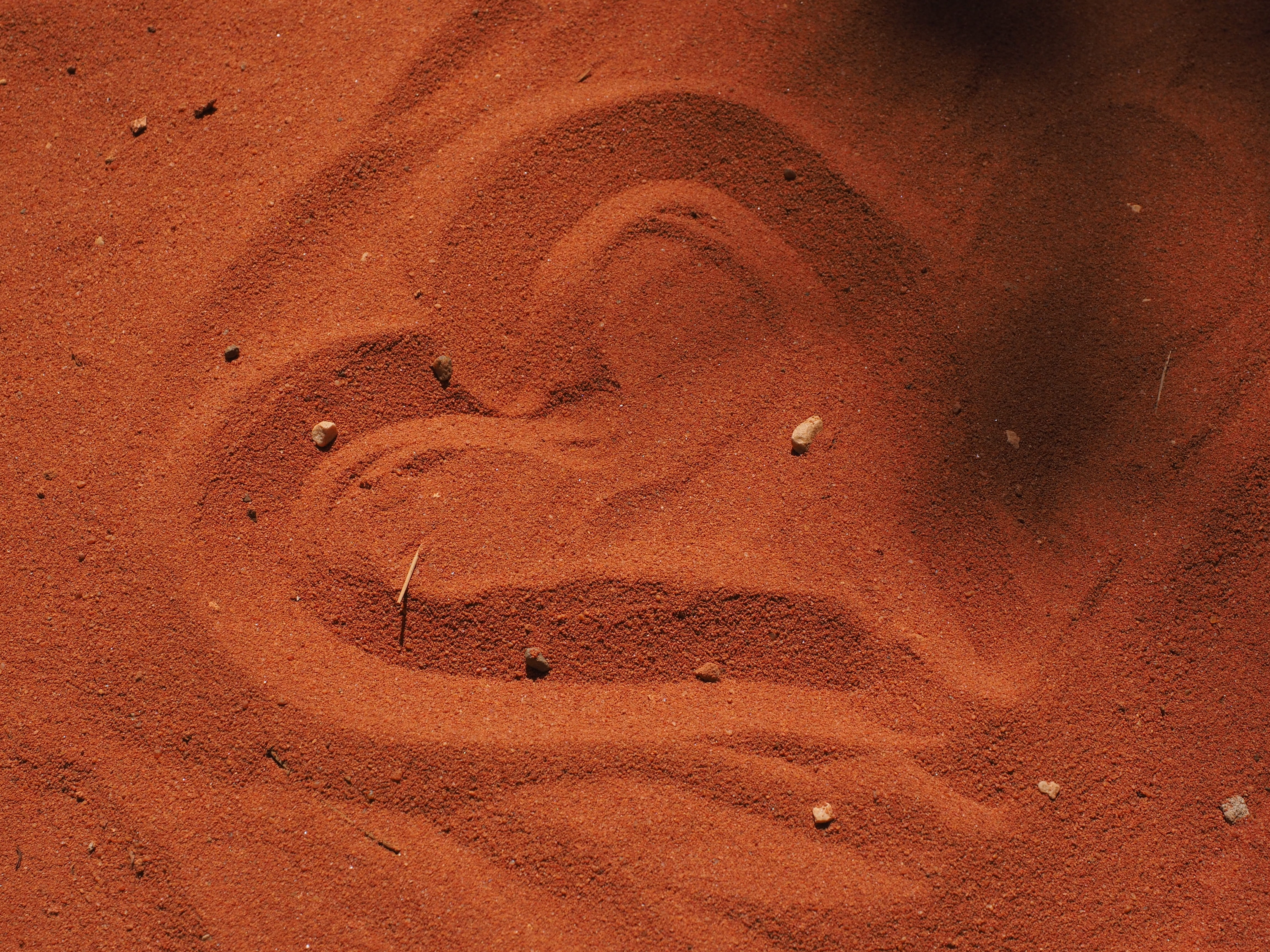 love, sand, outdoors, heart, close-up, scenics - nature, red, brown, textured, no people, liebesbeweis, non-urban scene, 4K, land, backgrounds, beauty in nature, HD Wallpaper