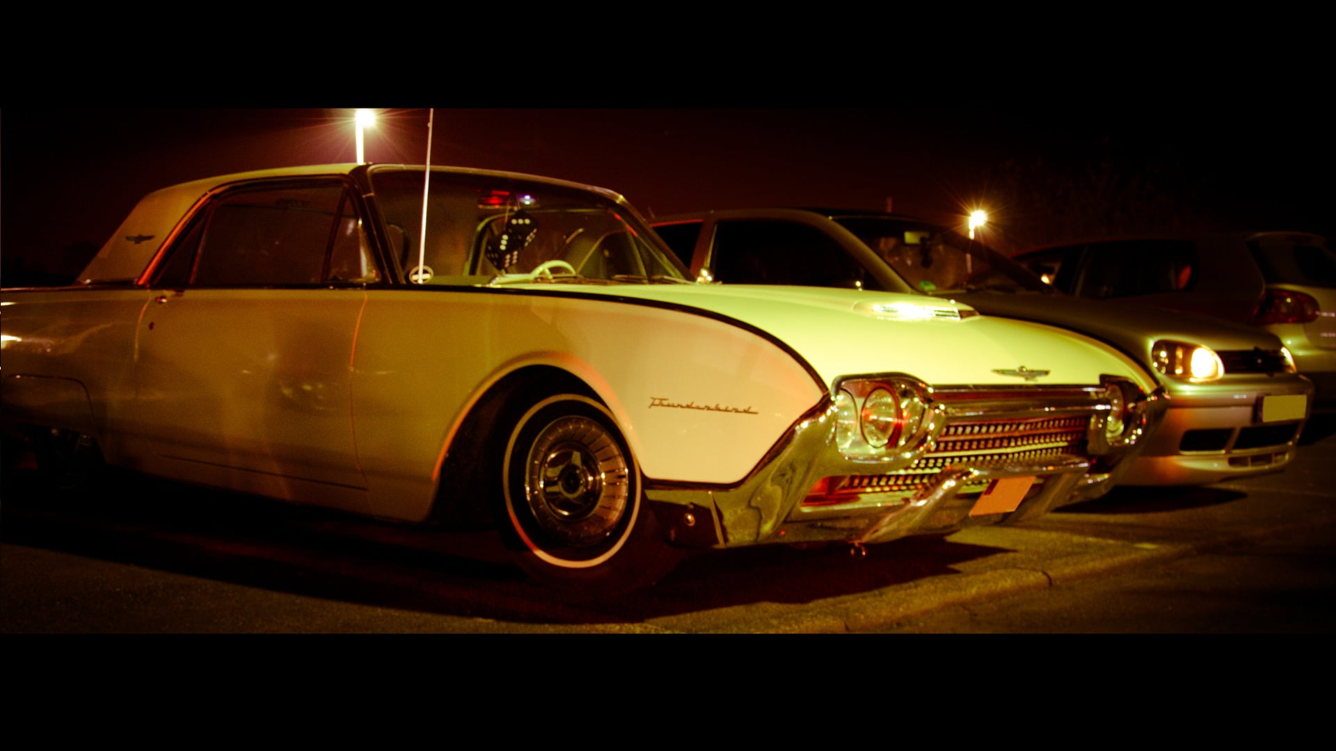 no people, stationary, car, retro styled, mode of transportation, illuminated, city, yellow, screenshot, sedan, architecture, vehicle, Ford Thunderbird, HD Wallpaper