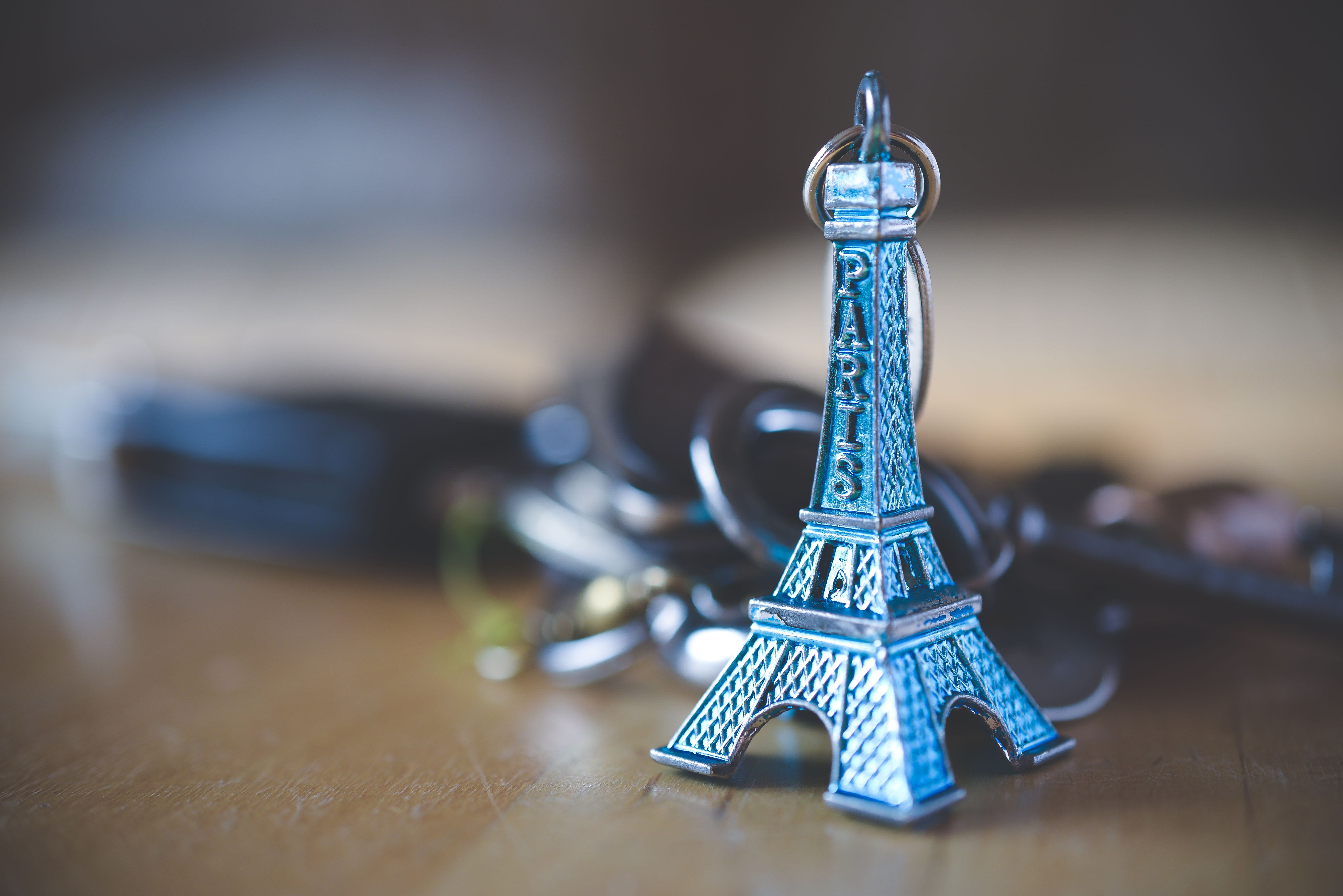 table, absence, keychain, symbol, eiffel, tower, shape, selective focus, arts culture and entertainment, eiffel tower, decoration, close-up, technology, HD Wallpaper