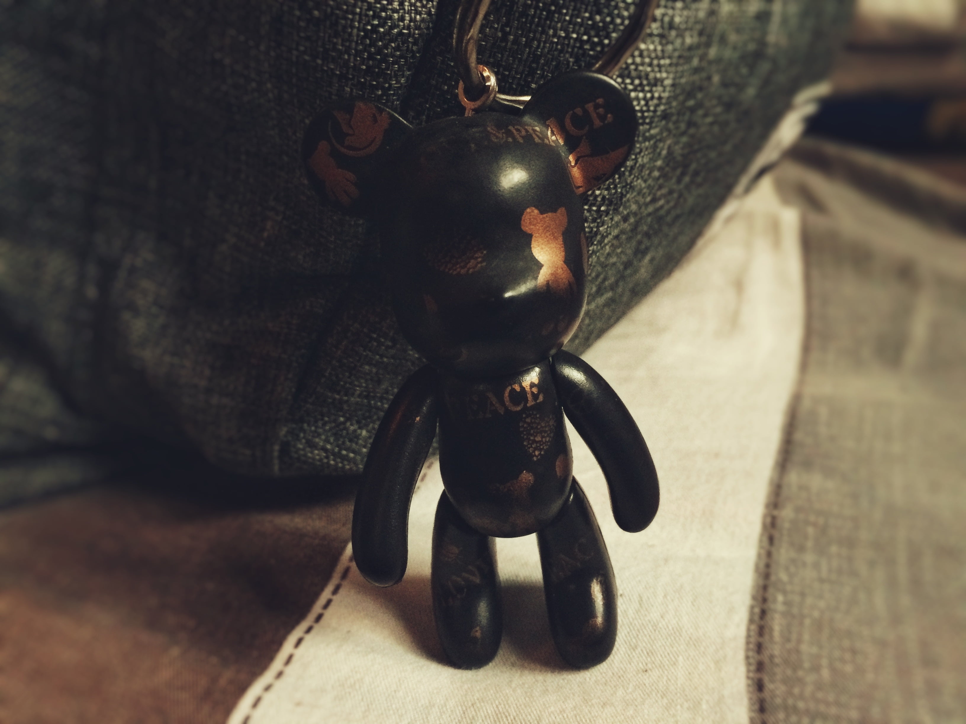 selective focus, art and craft, security, focus on foreground, representation, sculpture, toy, metal, black, close-up, keychain, wood - material, still life, HD Wallpaper