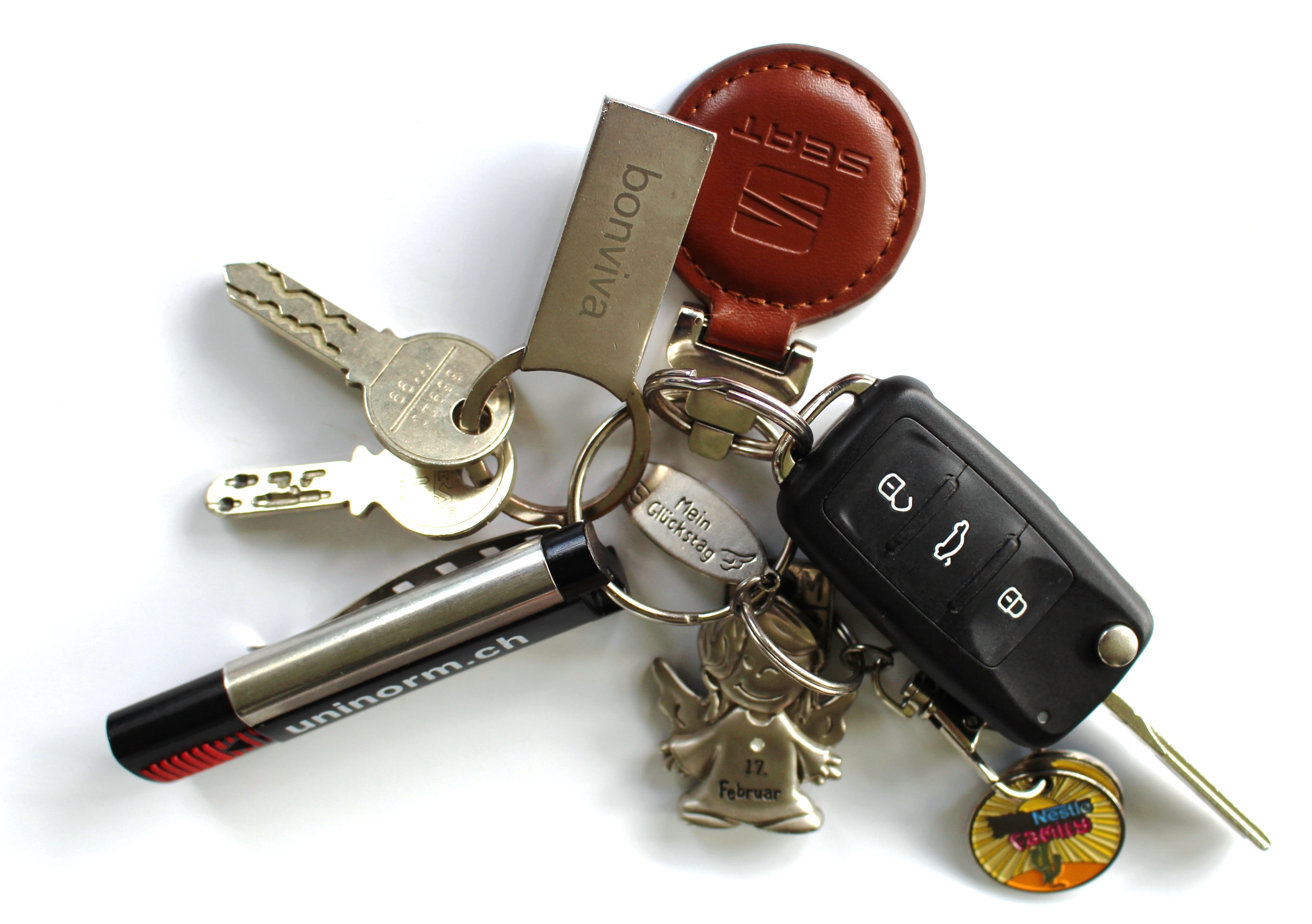 trailers, text, studio shot, remote control, white, indoors, still life, electronic, metal, western script, safety, steel, garage key, black, white background, HD Wallpaper