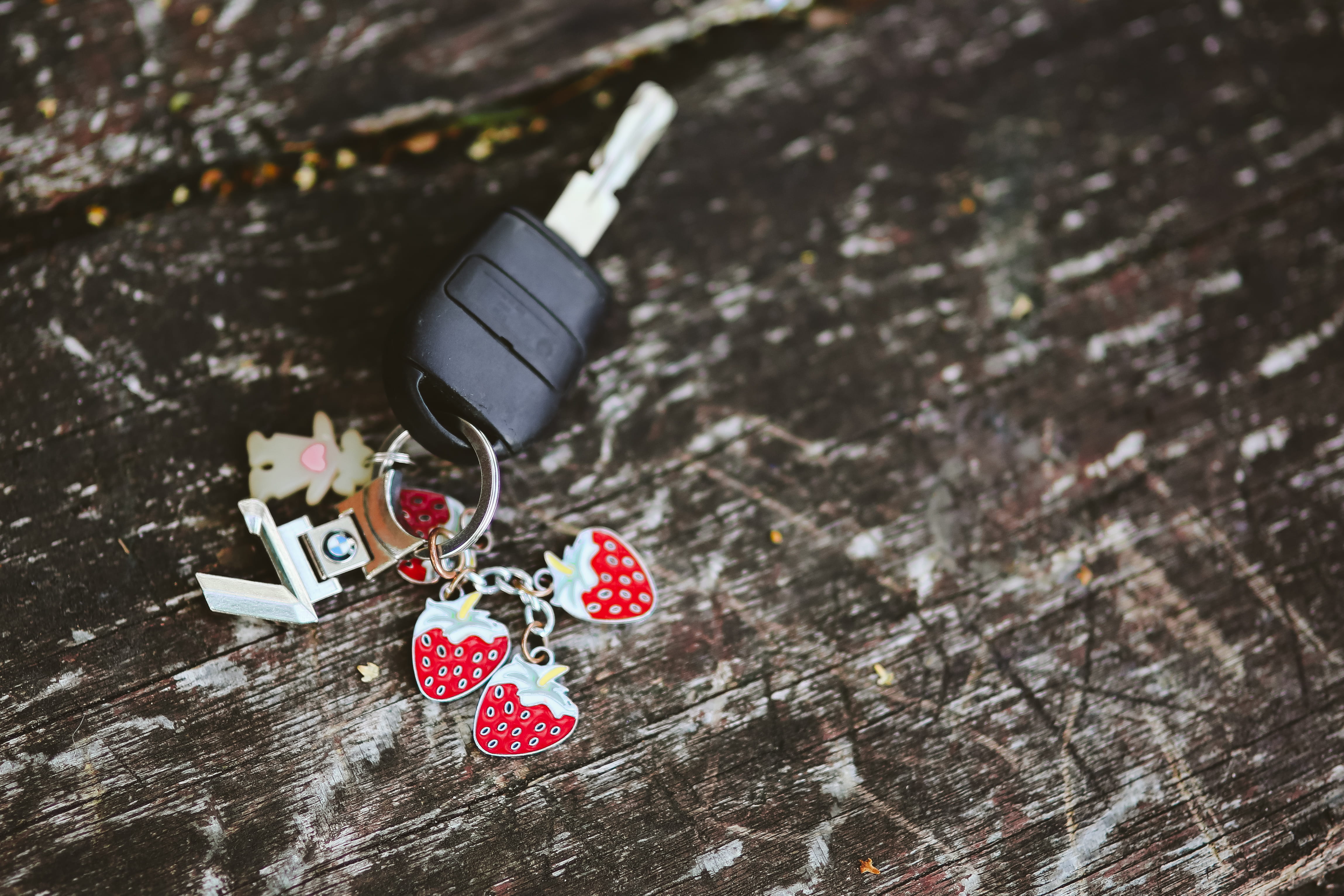 selective focus, table, 4K, food and drink, car key, heart shape, wood, nature, outdoors, bark, directly above, hanging, pattern, ring, wooden, high angle view, HD Wallpaper
