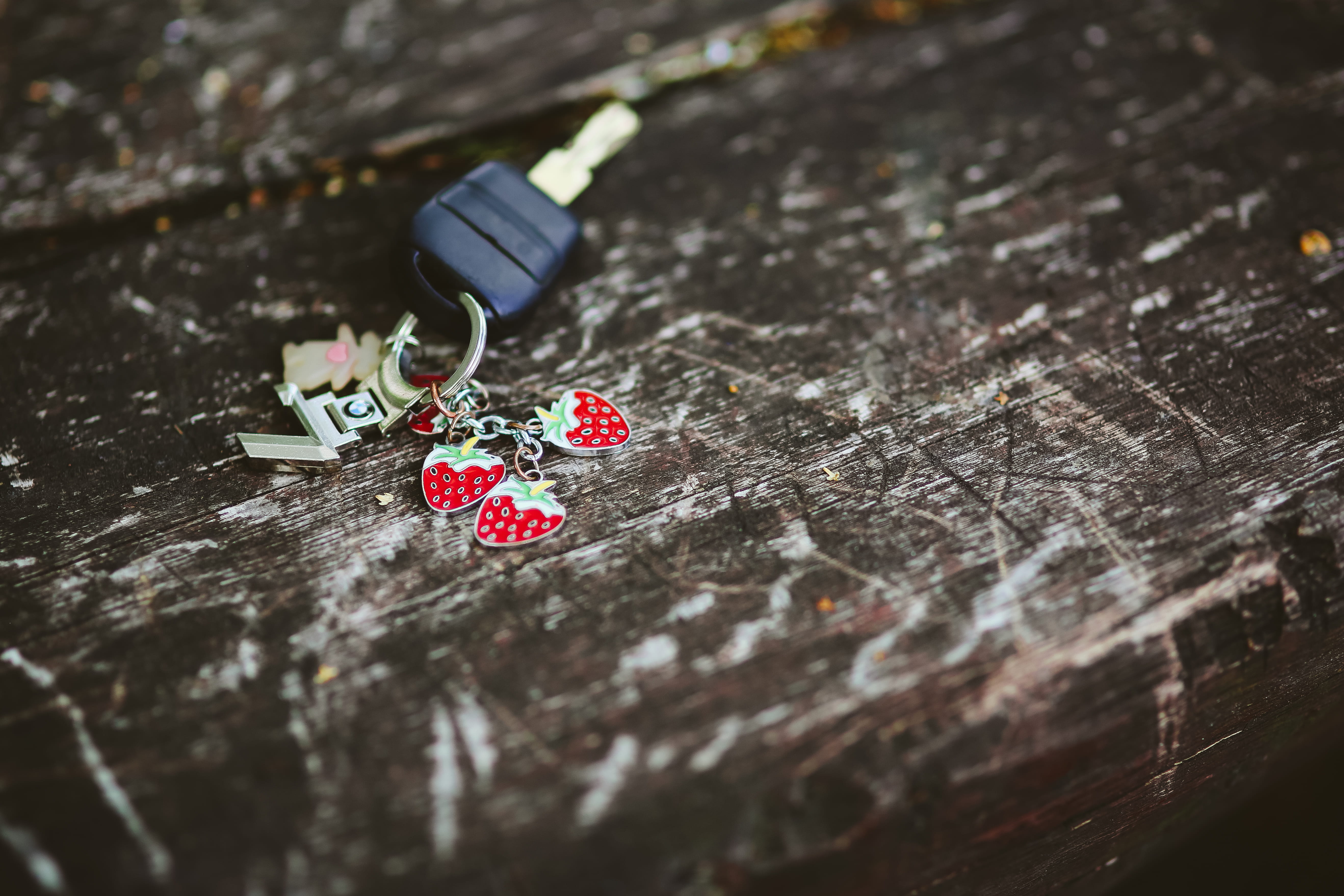 number, high angle view, wooden, chance, wood, decoration, creativity, key, tree stump, close-up, textured, art and craft, outdoors, key ring, rock - object, HD Wallpaper