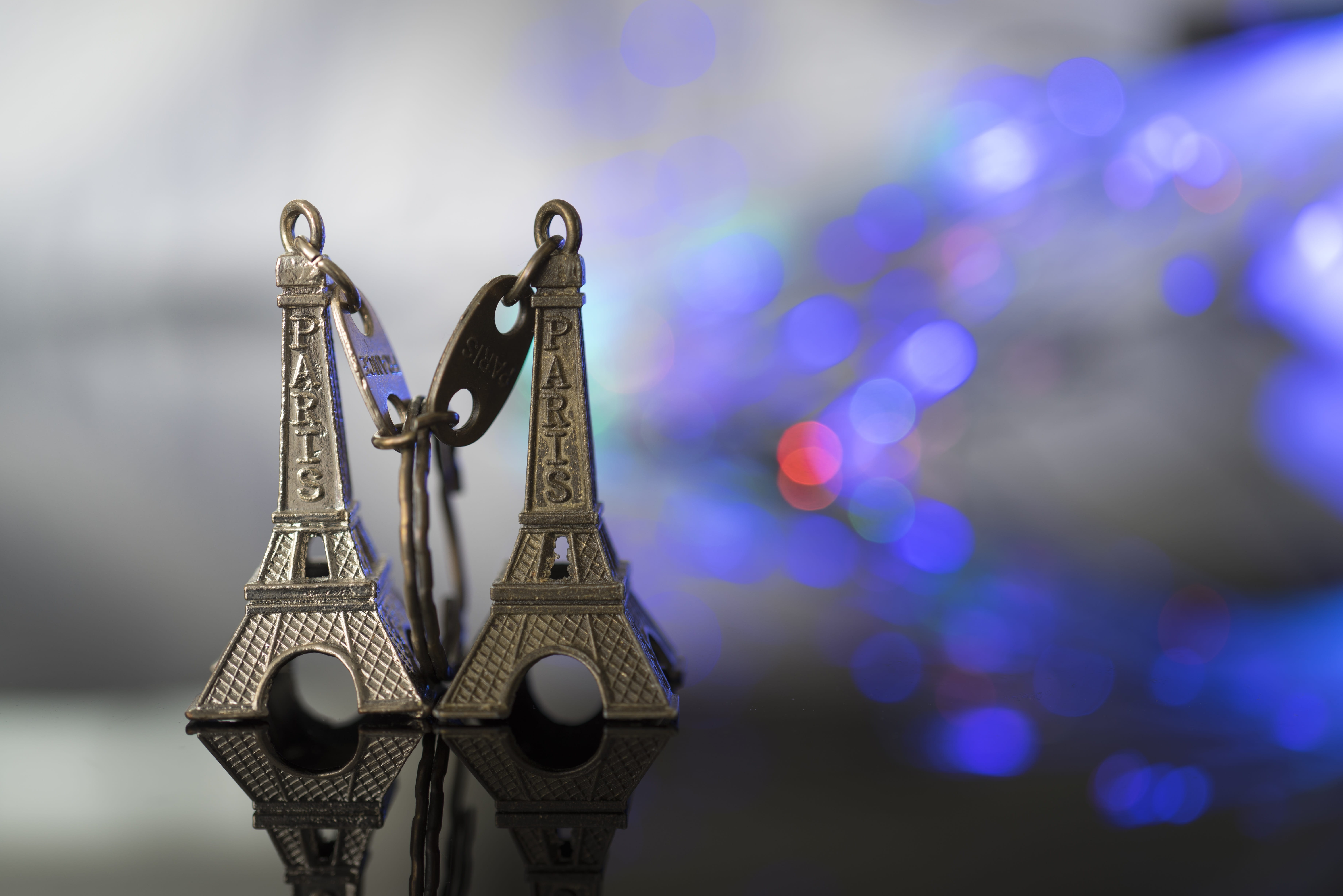 accessory, model, small, outdoors, travel destinations, close-up, day, gift, light - natural phenomenon, ornate, france, illuminated, metal, blue, Couple, HD Wallpaper