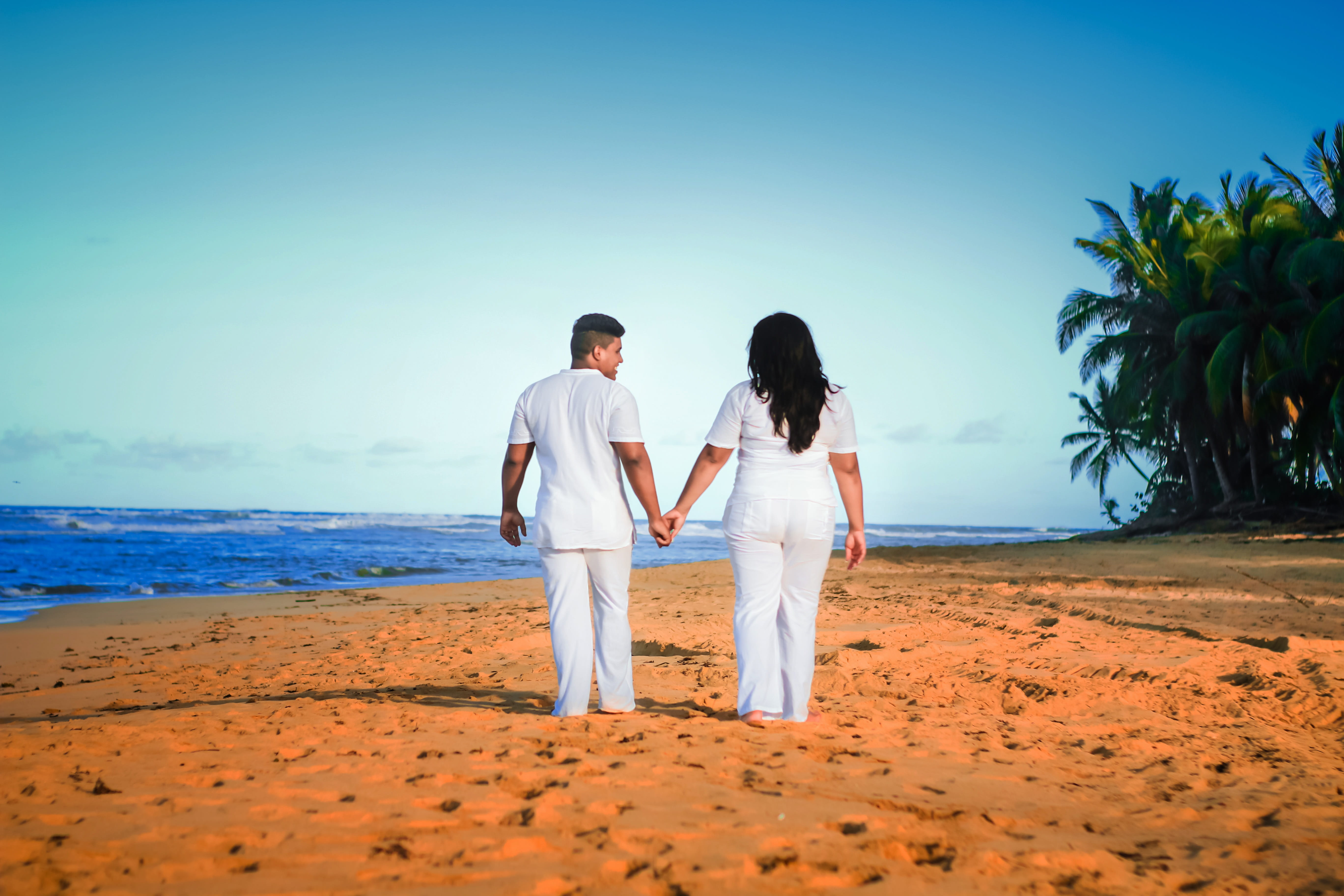 lovers, adults only, marry, Love, white, emotion, landscape, embracing each other, full length, marriage, tropical climate, rear view, married, hand, omar medina films, HD Wallpaper
