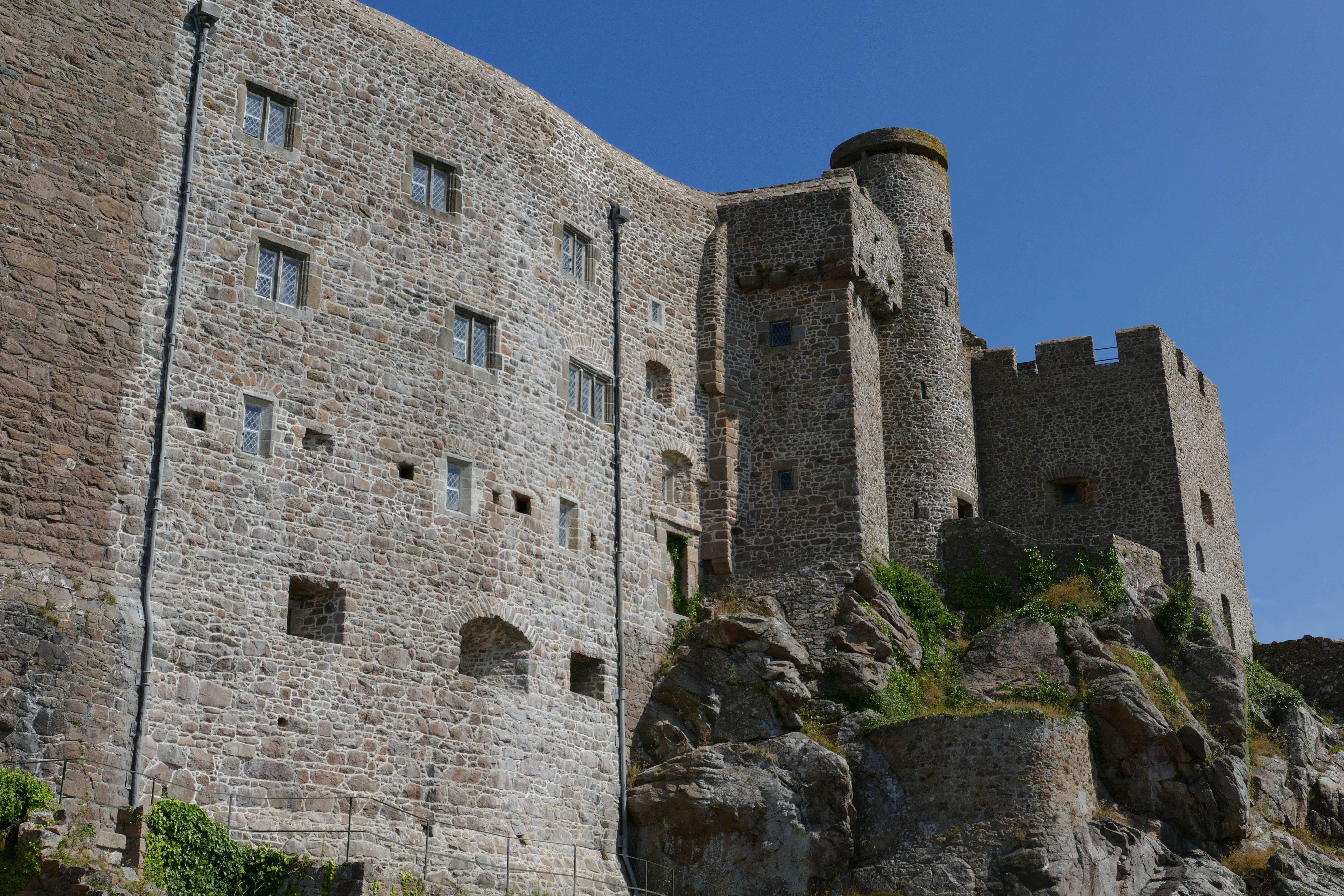 fort, channel islands, architecture, island of jersey, Jersey, Orgueil, stone wall, low angle view, ruined, day, Castle, the past, united kingdom, places of interest, HD Wallpaper
