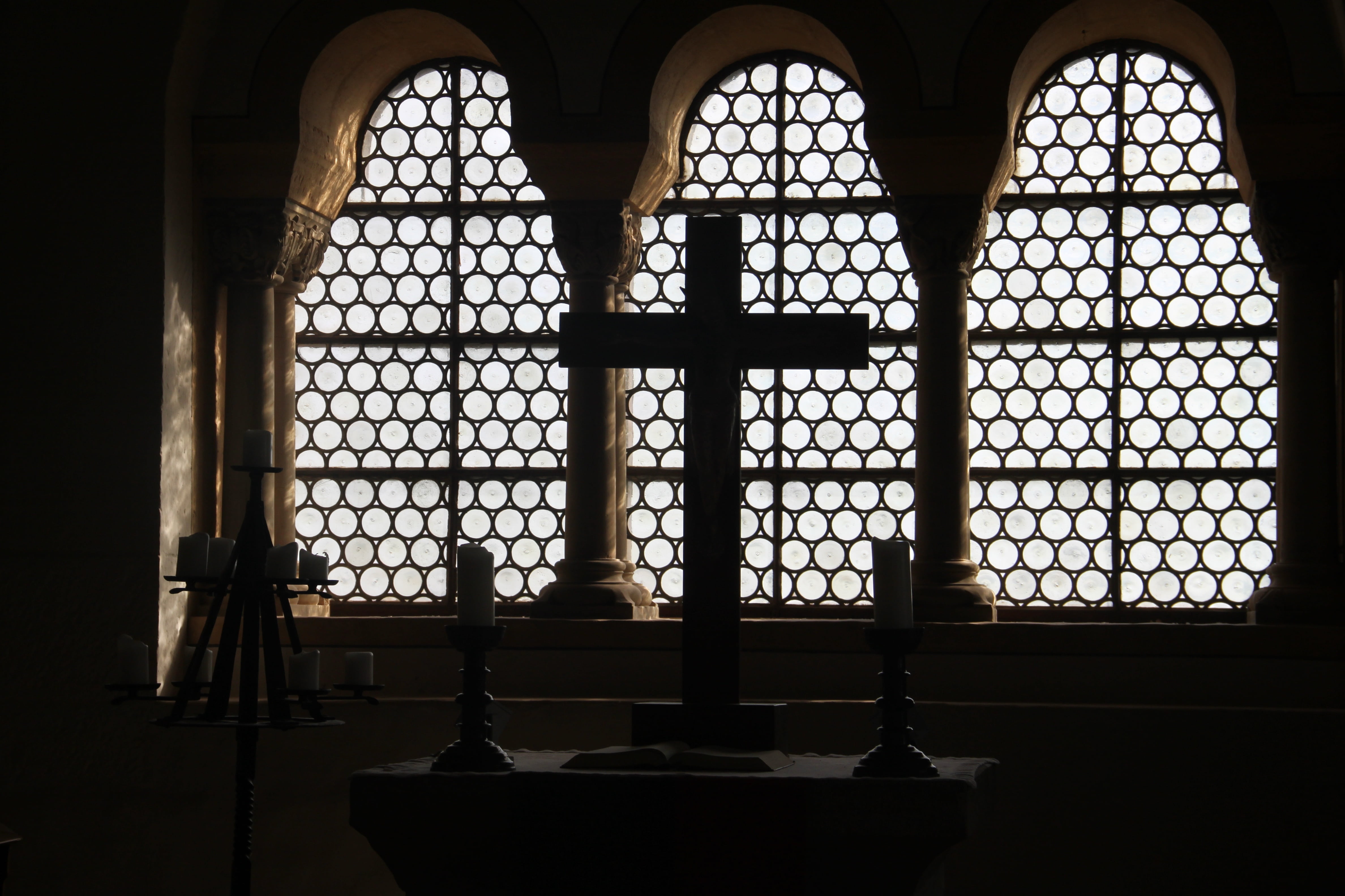 belief, window, middle ages, floral pattern, sunlight, ornate, cross, germany, no people, glass - material, built structure, wartburg castle, pattern, faith, HD Wallpaper