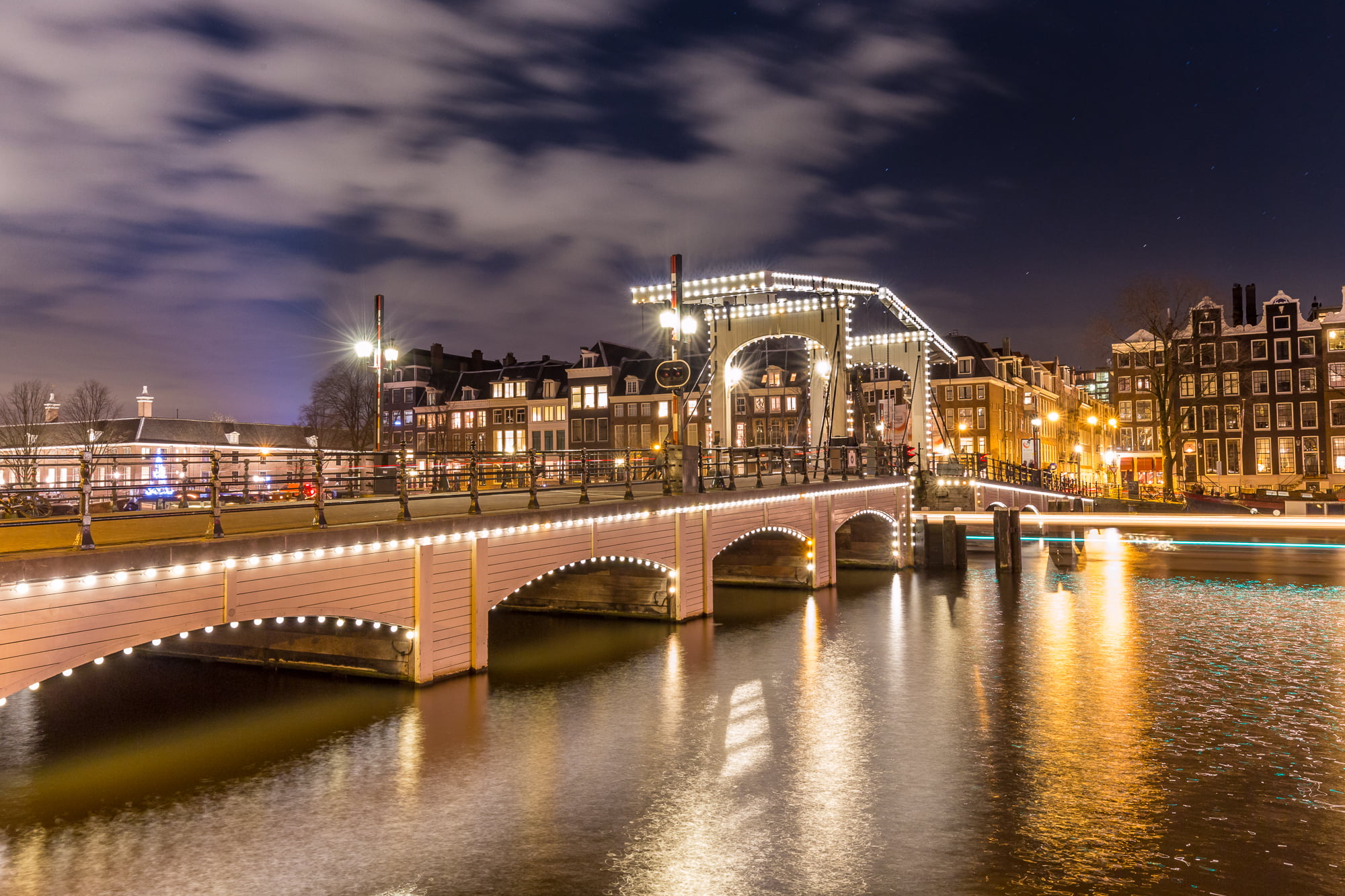 canal, dusk, river, reflection, architecture, Netherlands, bridge - Man Made Structure, famous Place, photo, city, illuminated, Magere brug, landscape, HD Wallpaper
