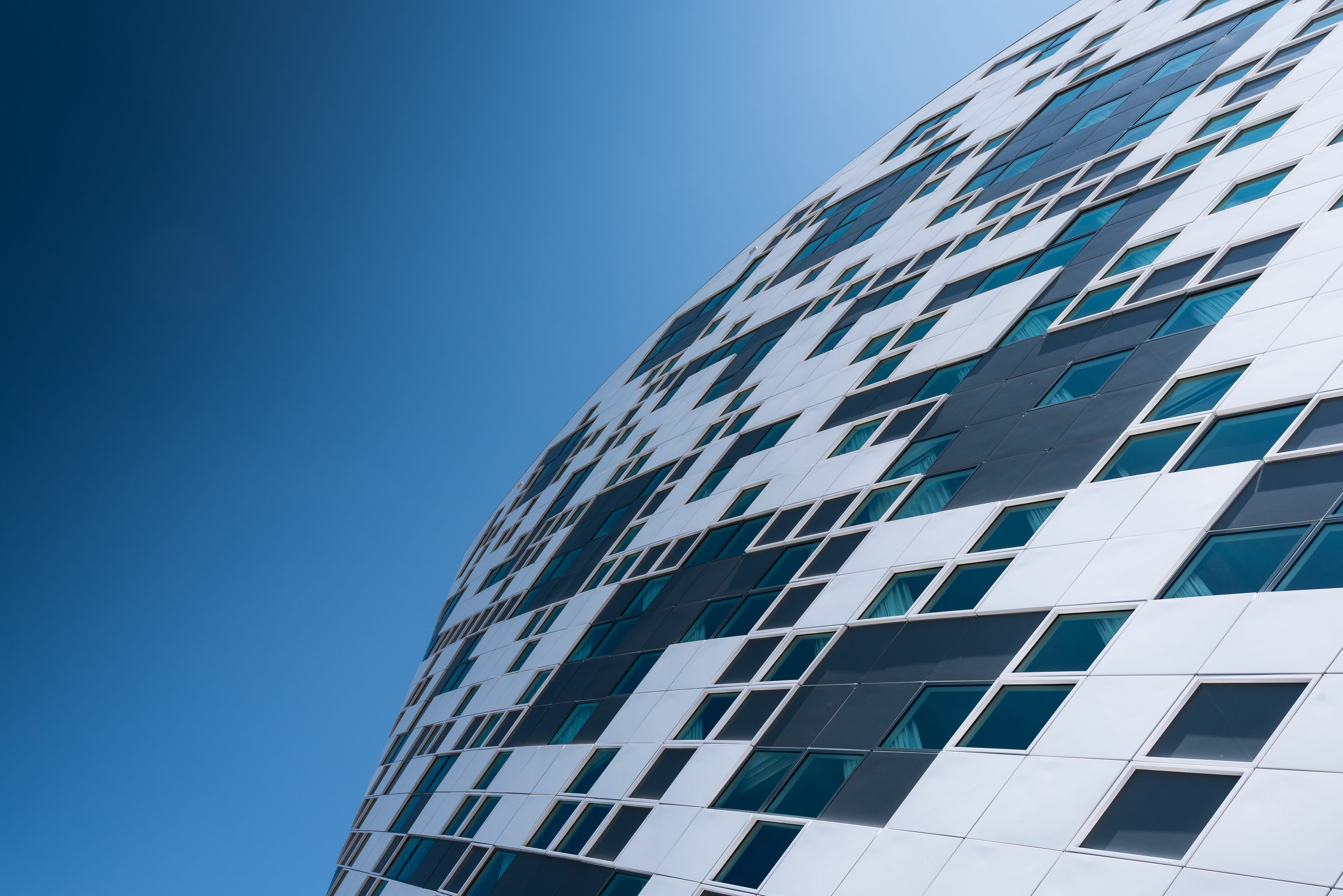 windows, pattern, building exterior, clear sky, day, lijnenspel, reflection, sky, outdoors, building, lines, wit, netherlands, office building exterior, HD Wallpaper