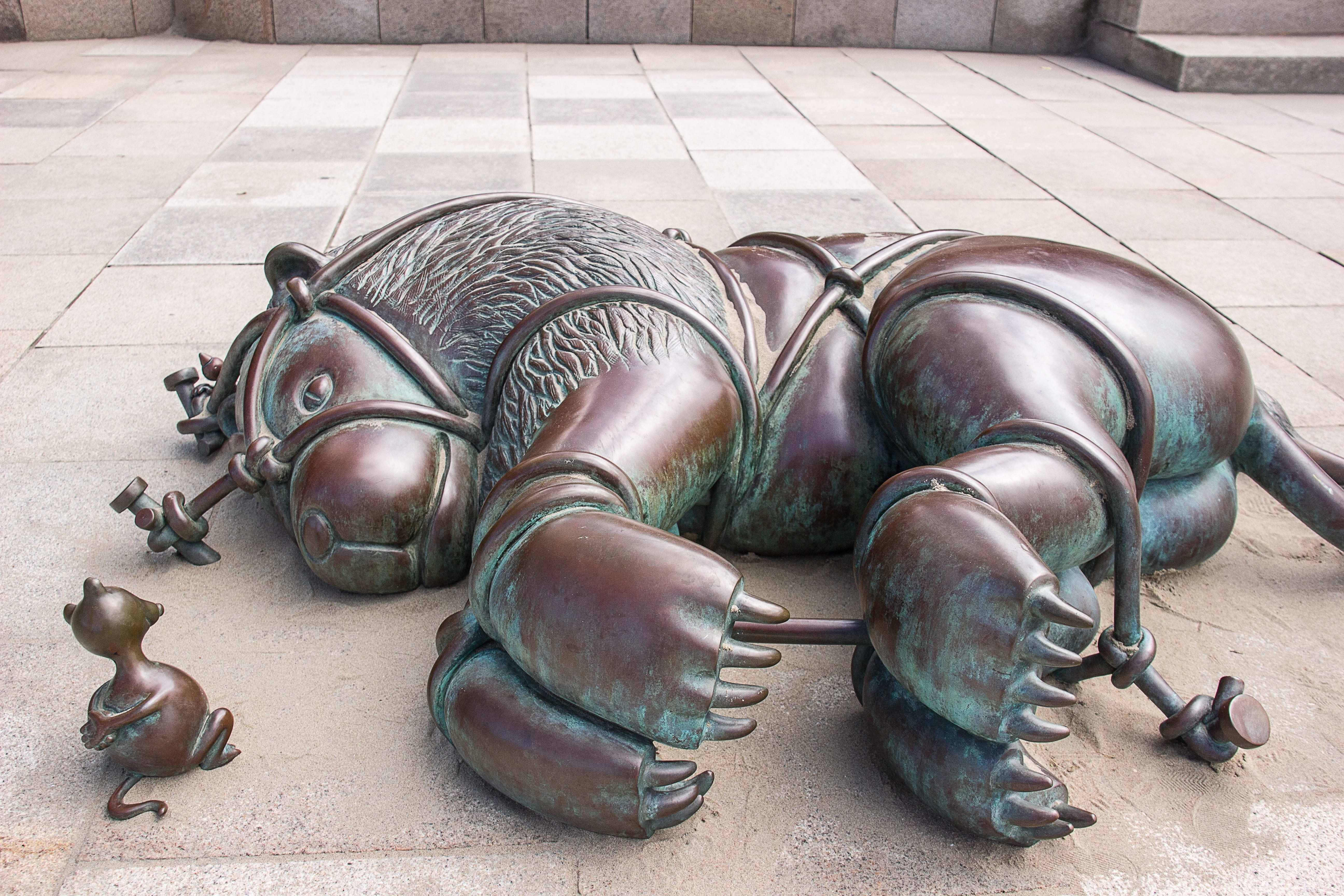 tied, history, 5K, bound, museum beelden aan zee, the past, outdoors, holland, mouse, bronze statue, architecture, fairy tale characters, flooring, day, HD Wallpaper