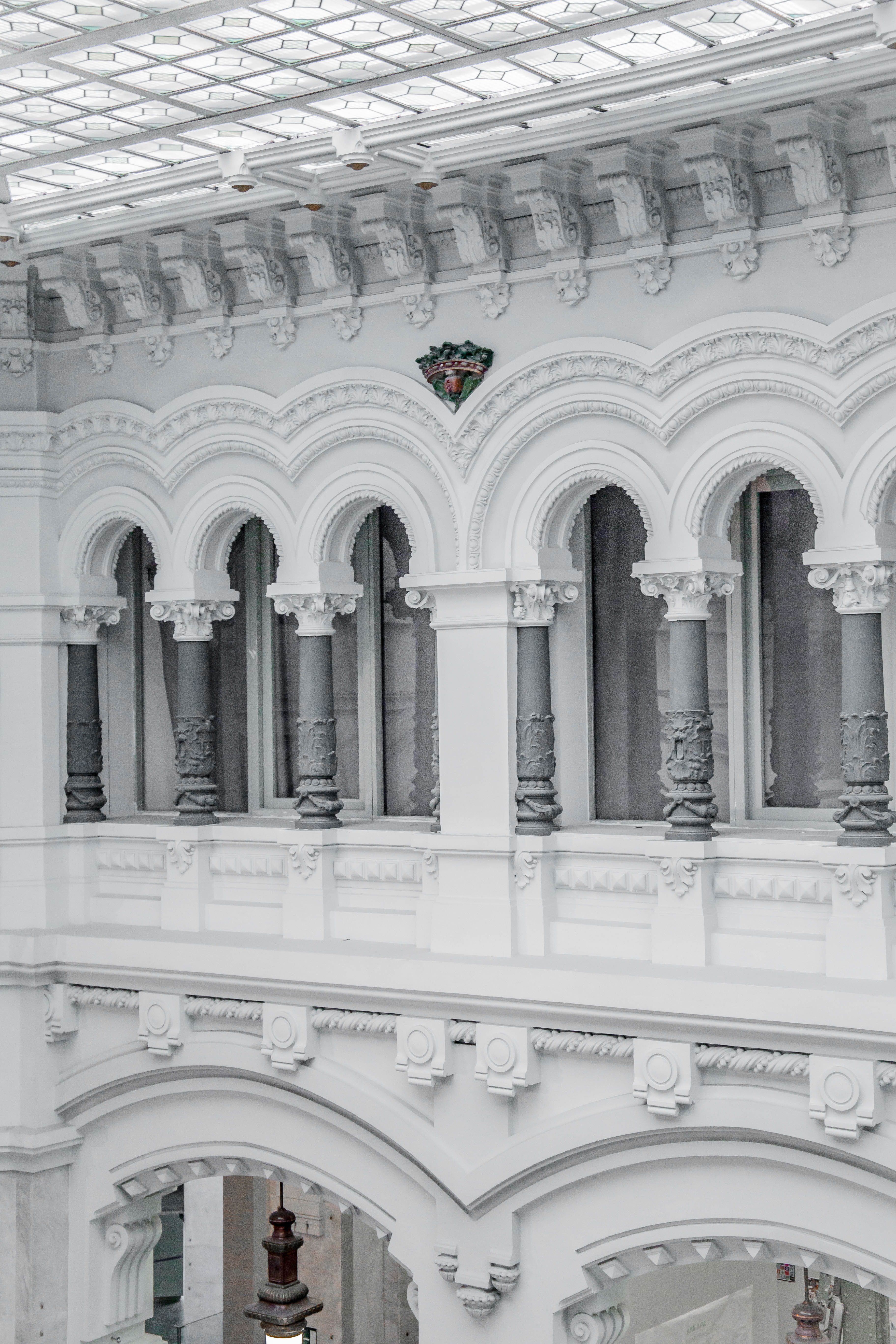 facade, ceiling, clean, balustrade, white space, outdoors, concrete, architecture, lighting equipment, arch, 5K, white, ornate, balcony, white building, Phone HD Wallpaper