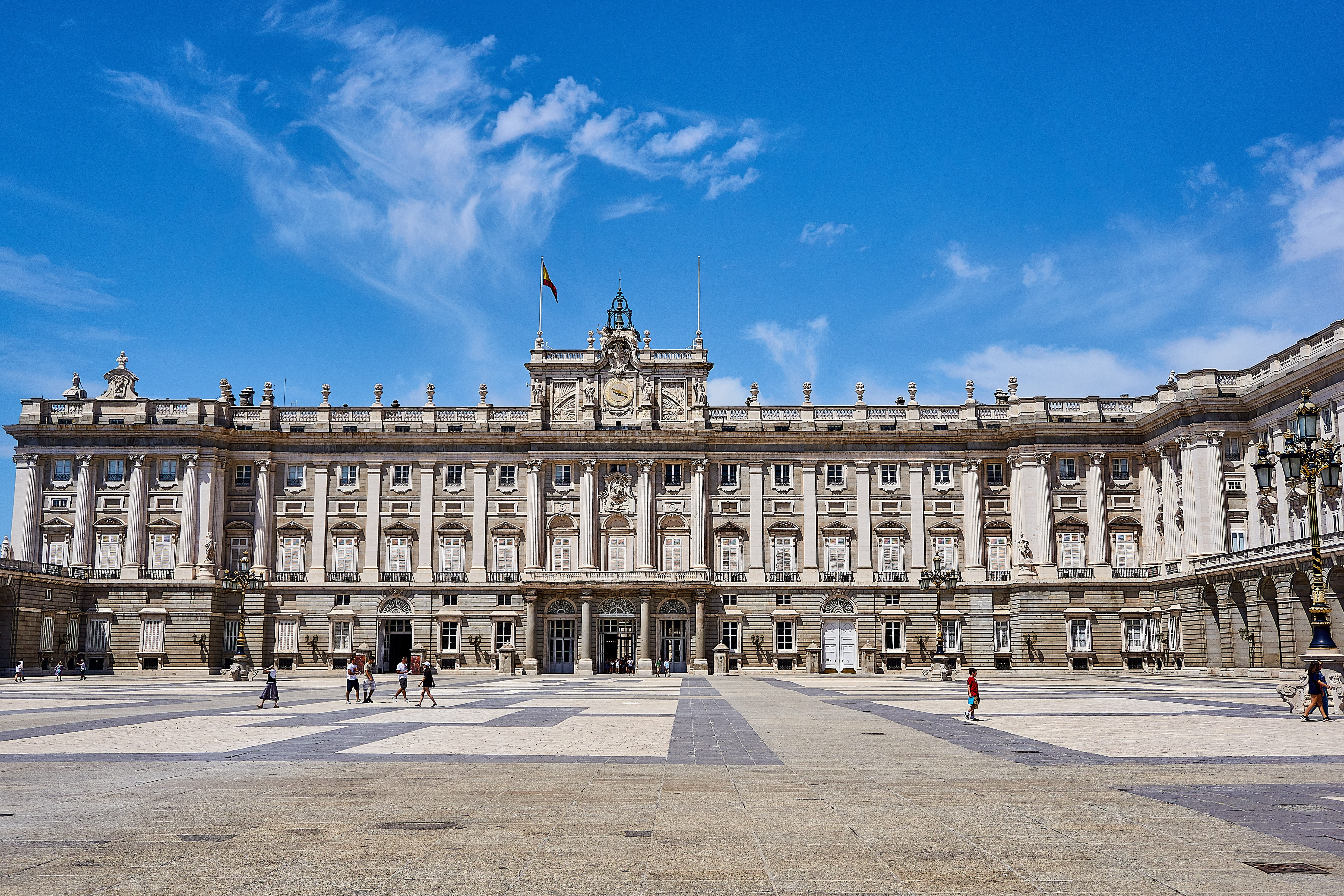town, cloud - sky, white, 5K, building exterior, sculpture, the past, travel, built structure, facade, blue, city, building, government, concrete, madrid, HD Wallpaper