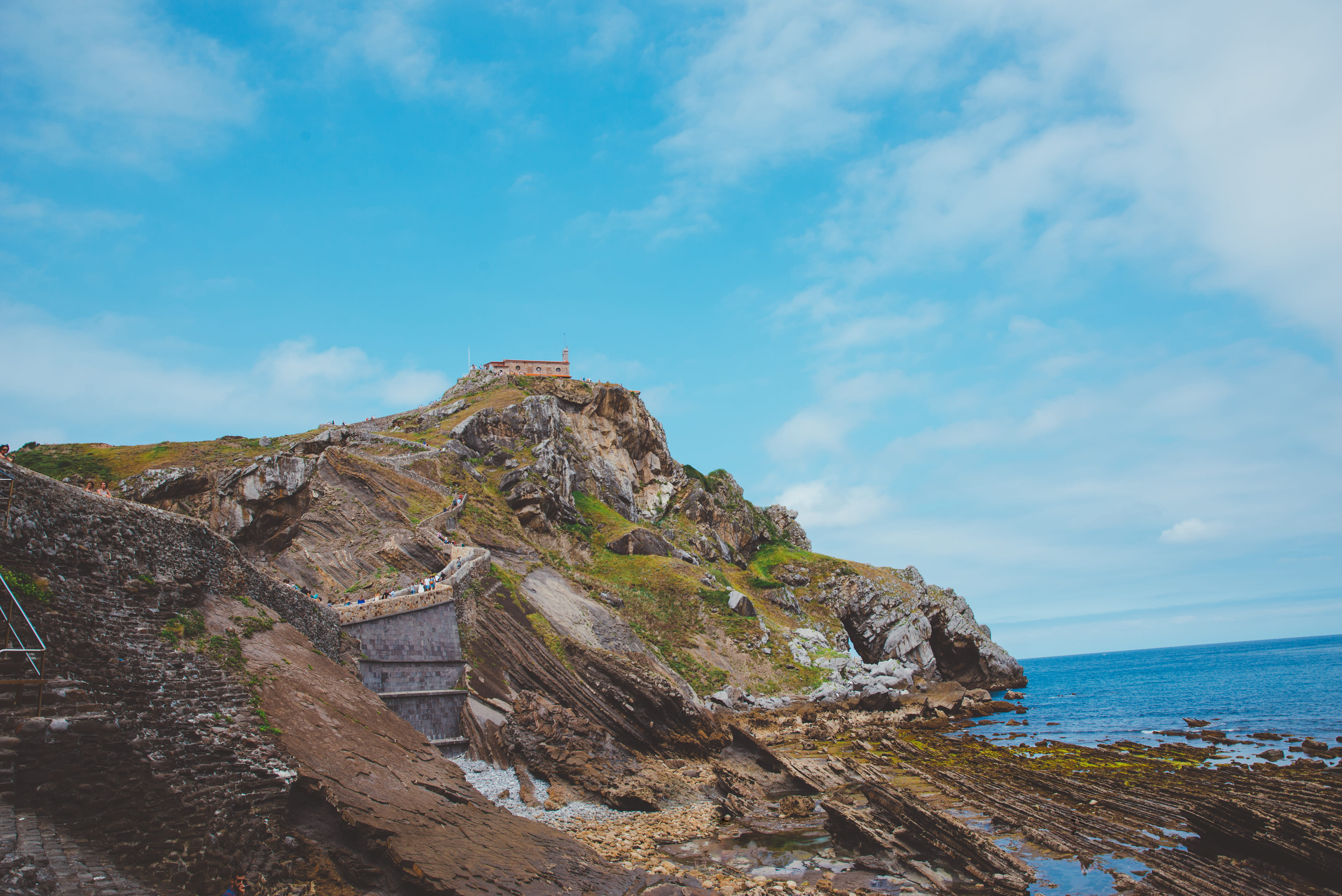 beauty in nature, path, climb, scenics - nature, 4K, water, nature, tranquility, architecture, walkway, beach, outdoors, gaztelugatxe, san, rock, daytime, HD Wallpaper