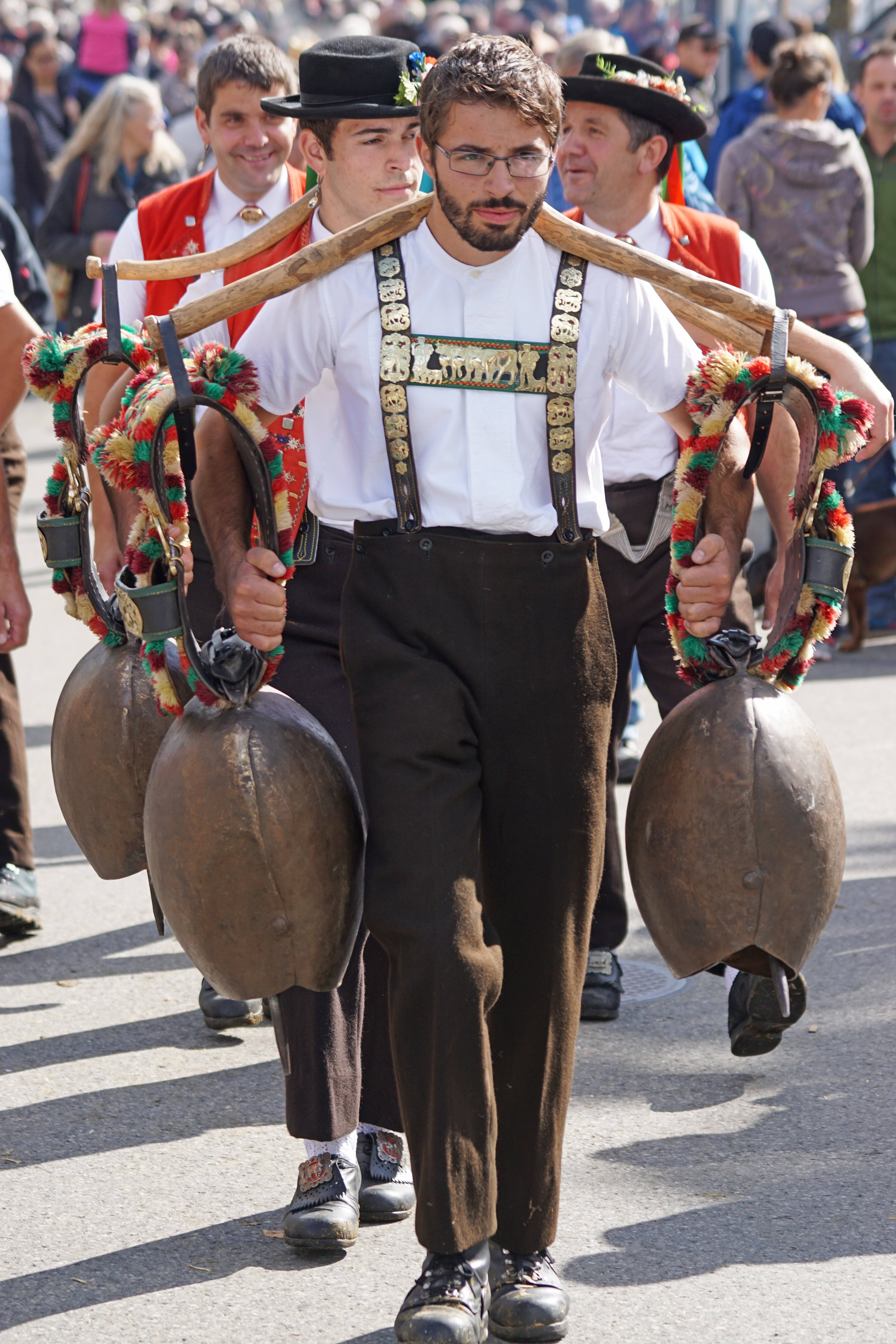full length, traditional Clothing, sennen, sennisch, switzerland, artist, cattle show, musician, zauren, men, group of people, musical equipment, musical Instrument, Phone HD Wallpaper