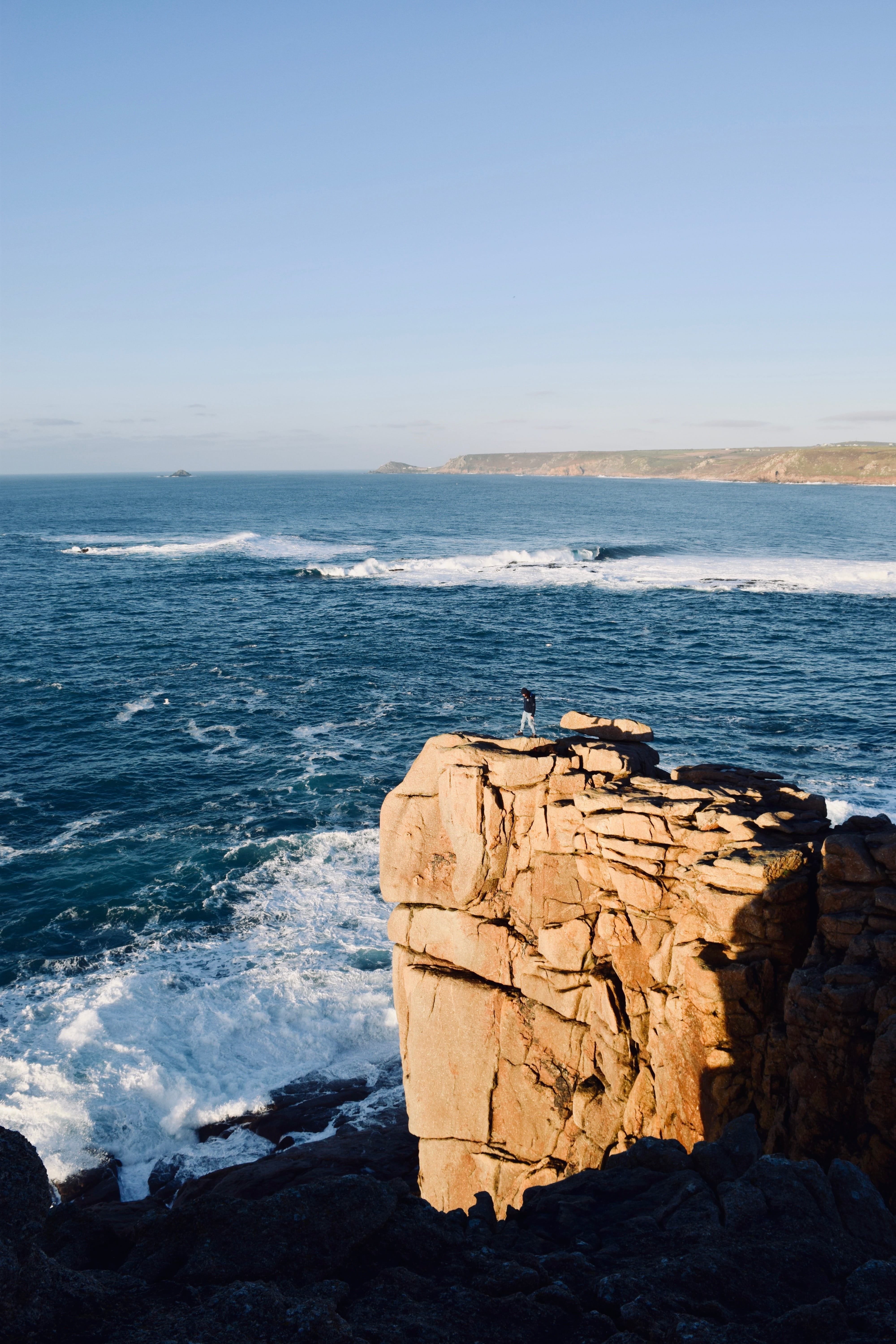 sea waves, winter, beauty in nature, outdoors, sea, climbing, non-urban scene, wave, horizon over water, solid, promontory, motion, cliff, tranquility, Phone HD Wallpaper