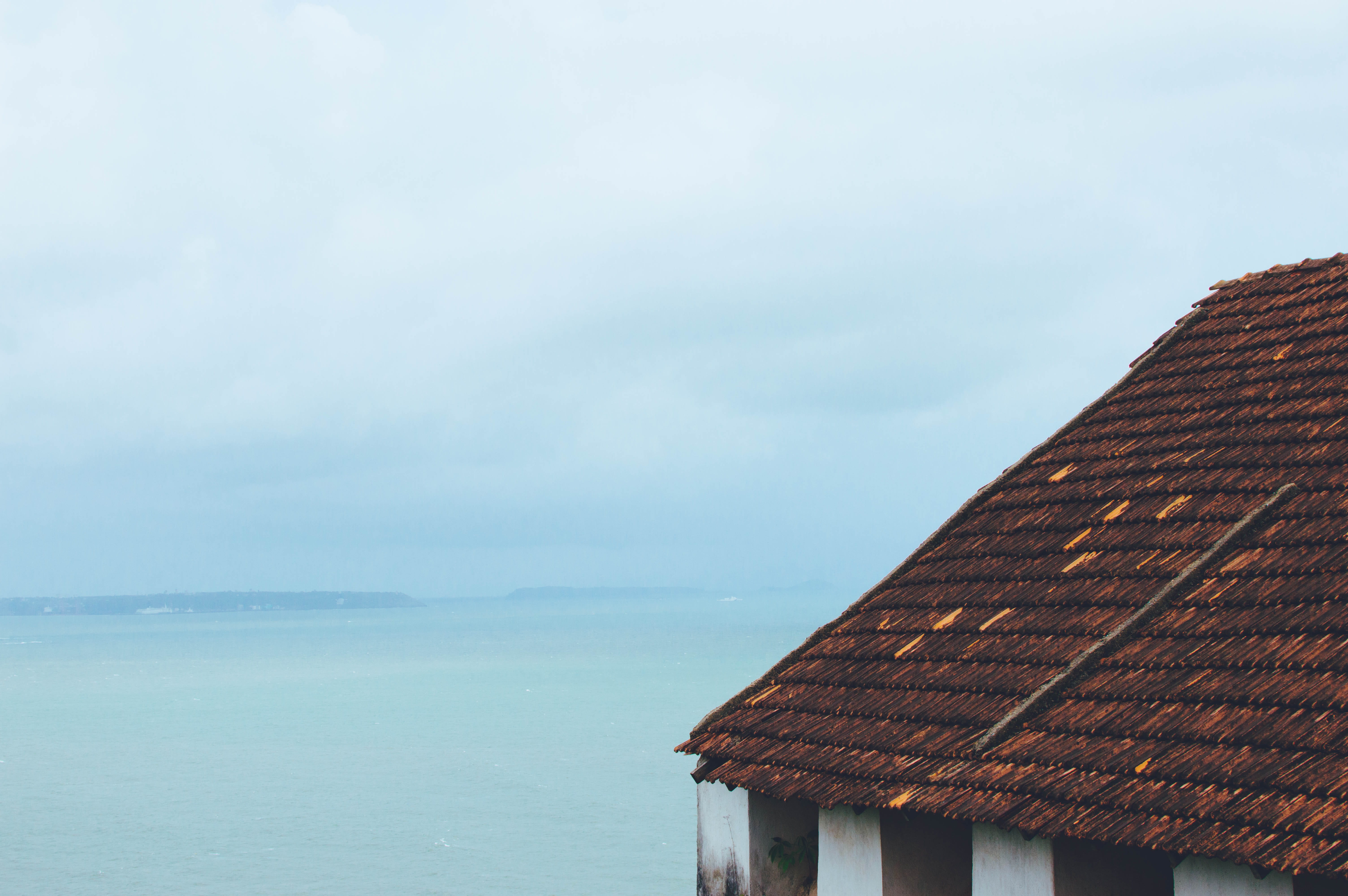 no people, built structure, candolim, building exterior, hut, thatched roof, house, sky, roof tile, ocean, sea, india, day, roof, cloud - sky, beach, architecture, HD Wallpaper