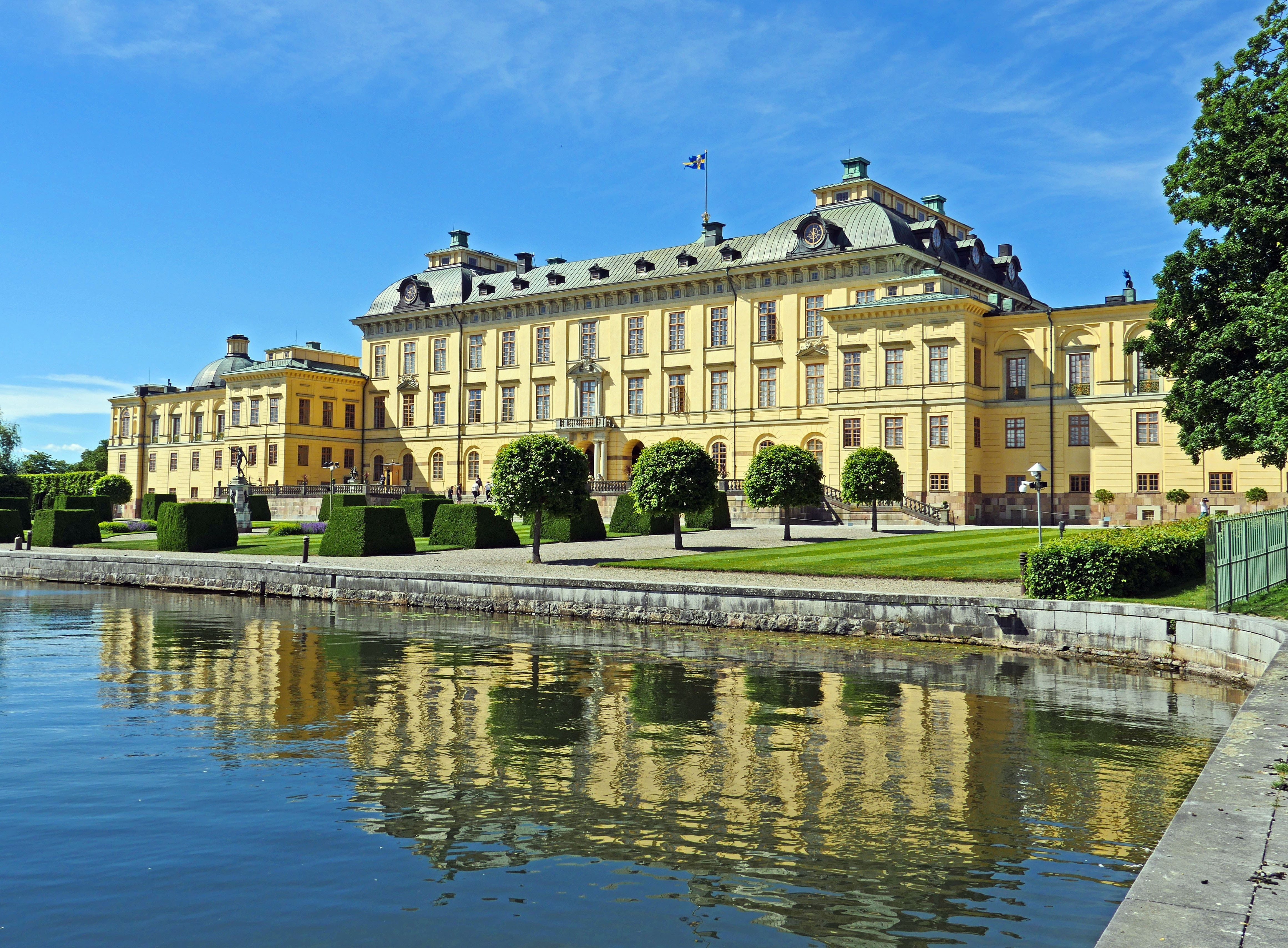 royal palace, water, plant, near, history, stockholm, lake, reflection, mansion, day, blue, waterfront, stately, equipment, nature, 4K, castle park, yellow, HD Wallpaper