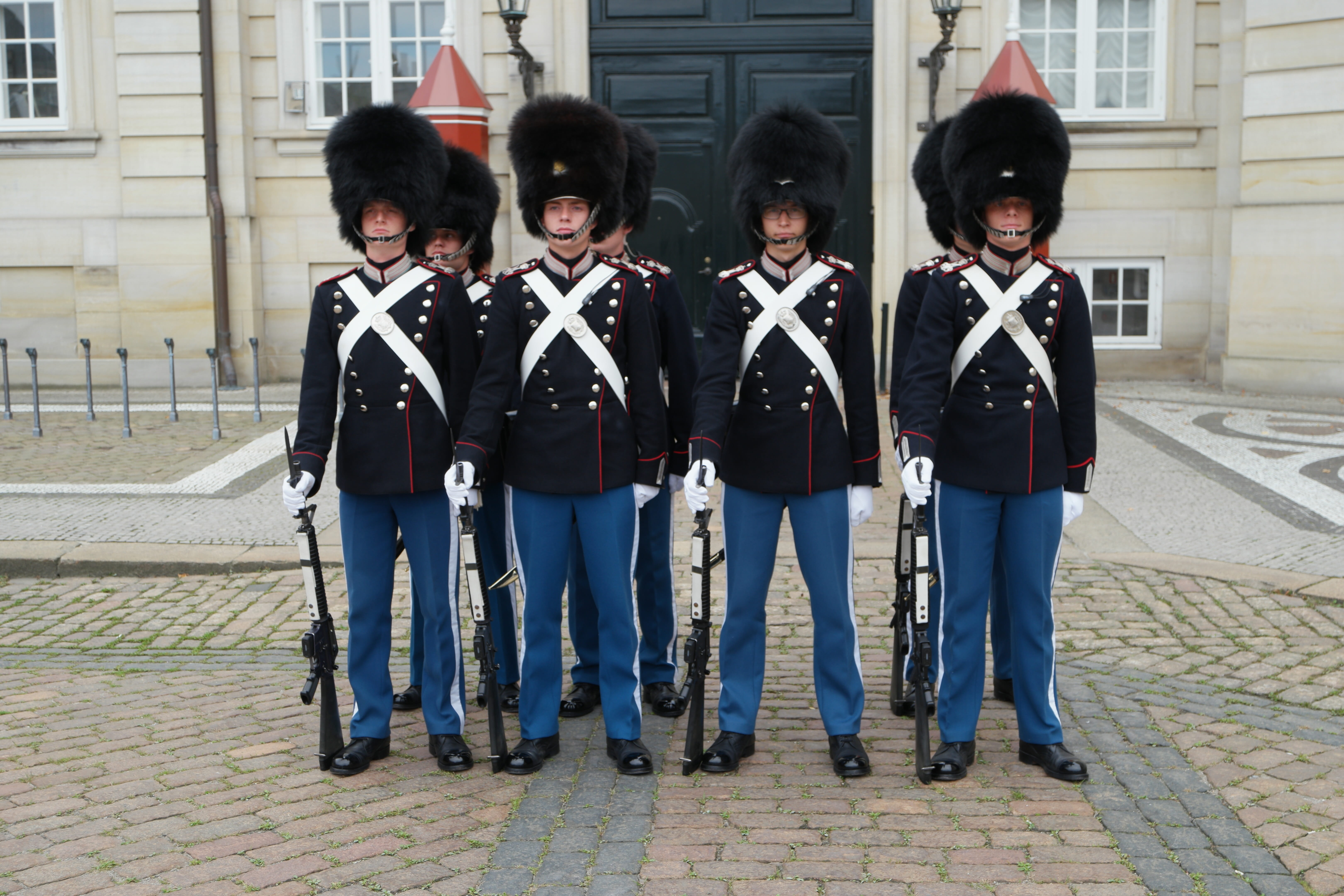 Royal Guard, looking at camera, parade, royal, footpath, army, girls, architecture, tourist, 5K, teenager, security, mary, real people, Amalienborg, travel, HD Wallpaper