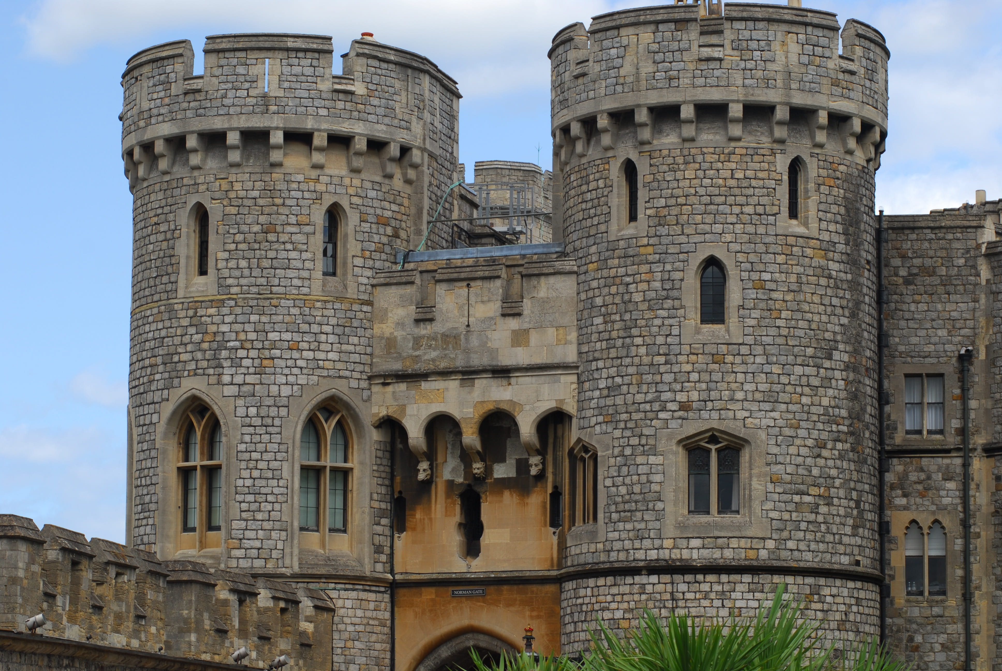 nature, city, monarchy, royal, building, history, the past, uk, outdoors, day, window, arched, travel, Crown, arch, no people, building exterior, 4K, travel destinations, HD Wallpaper