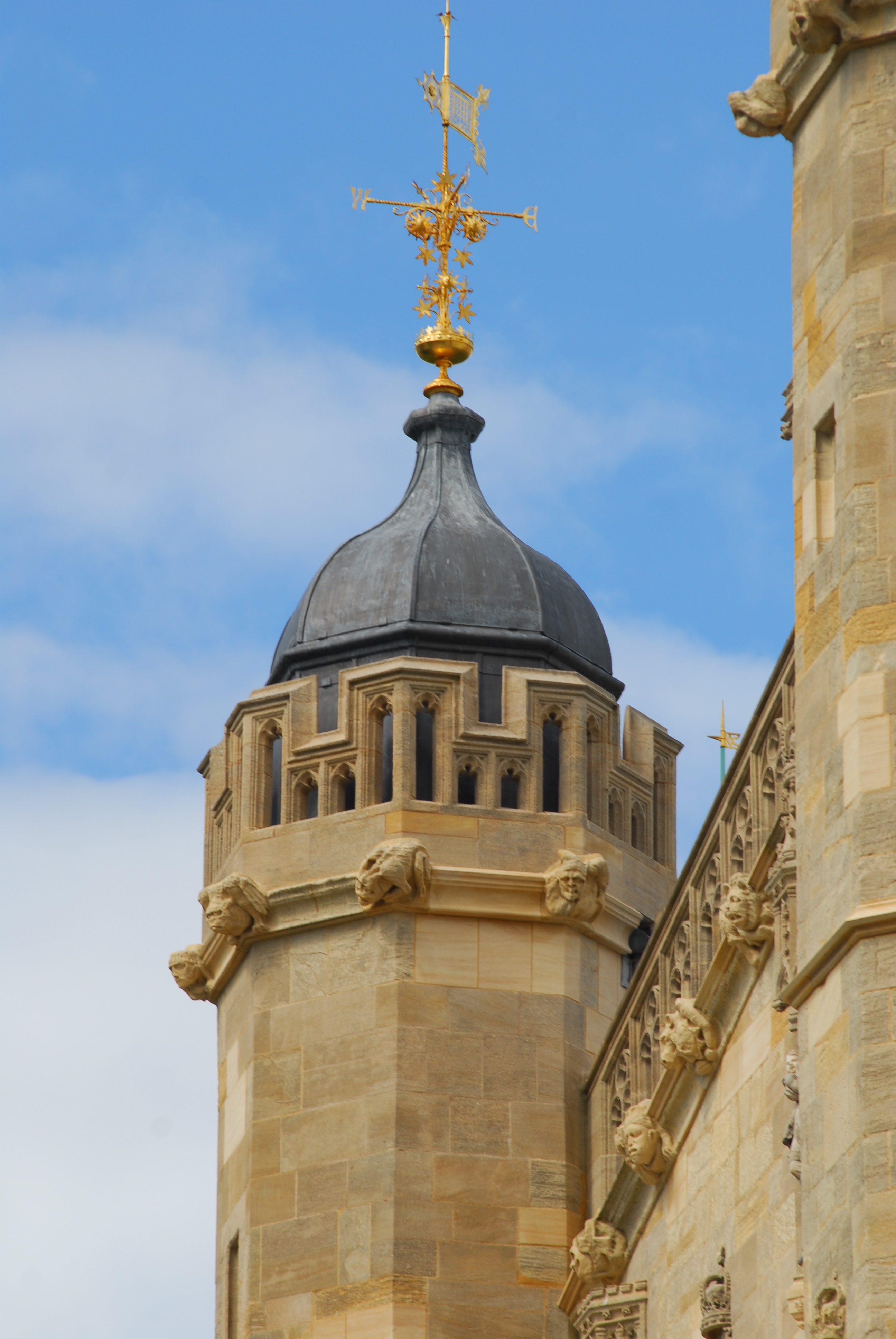 windsor, belief, lamp, england, tourist, sky, dome, cloud - sky, religion, windsor castle, no people, travel destinations, place of worship, monarchy, crown, Phone HD Wallpaper