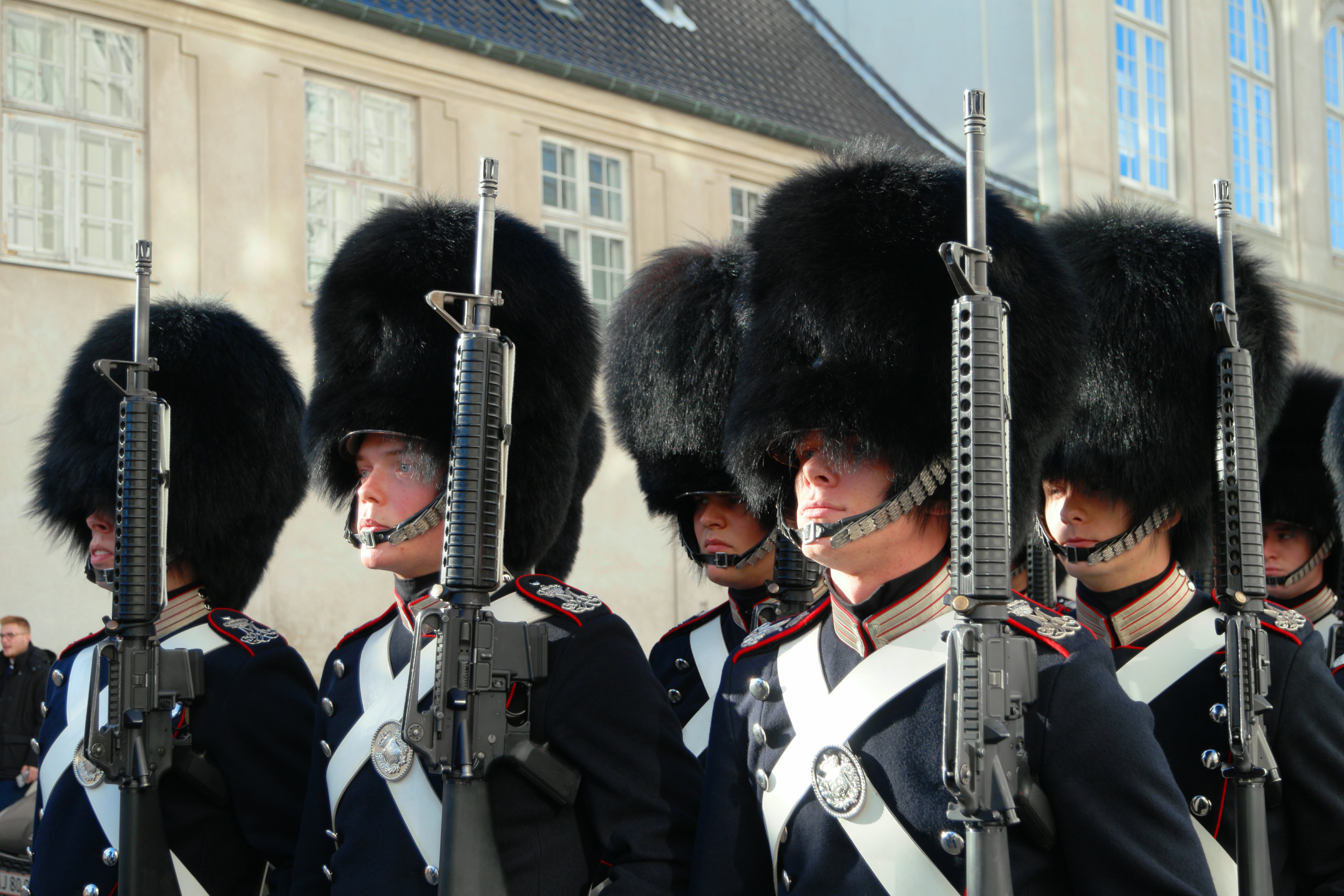 medium group of people, castle, 5K, adult, uniform, security, built structure, travel, building, amalienborg castle, royal, portrait, watch, bearskin hats, HD Wallpaper