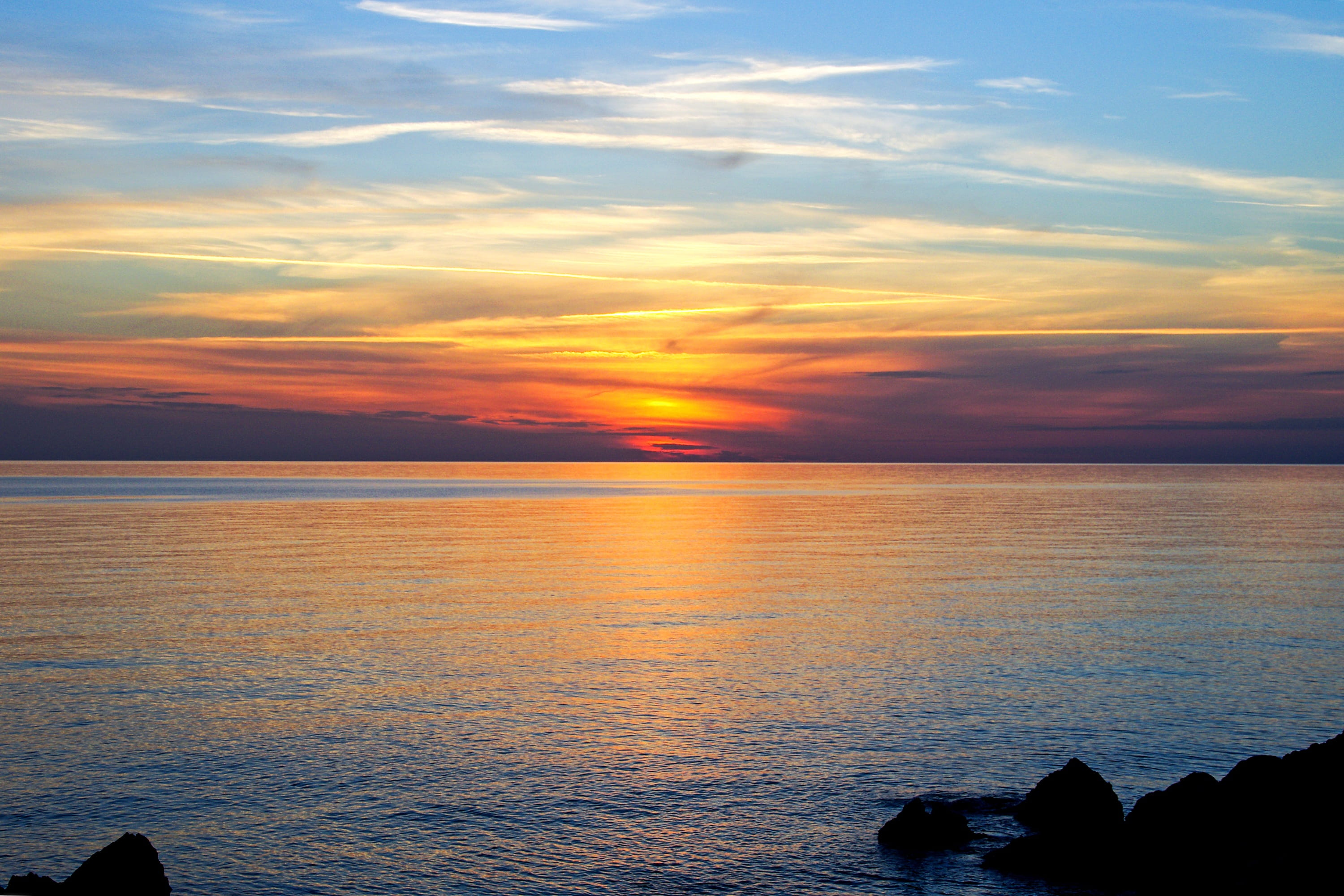 idyllic, land, calabria, red sky at night, sea, 2K, cloud - sky, horizon, sky, twilight, non-urban scene, horizon over water, tranquility, nature, noon, HD Wallpaper