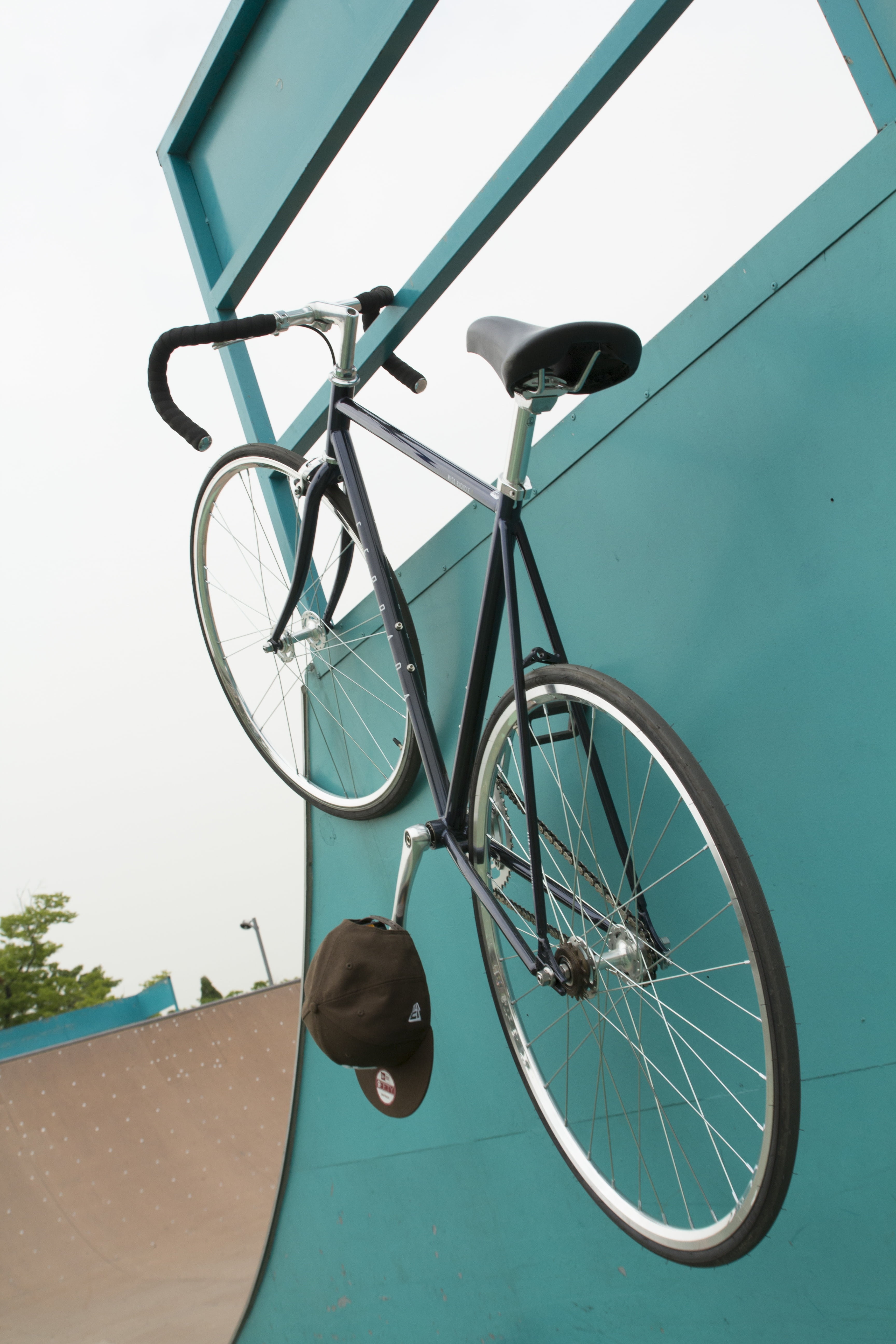 nature, transportation, 5K, no people, tire, smile bike, sky, park, day, built structure, animal themes, de fix gear, parking, metal, wheel, mode of transportation, Phone HD Wallpaper