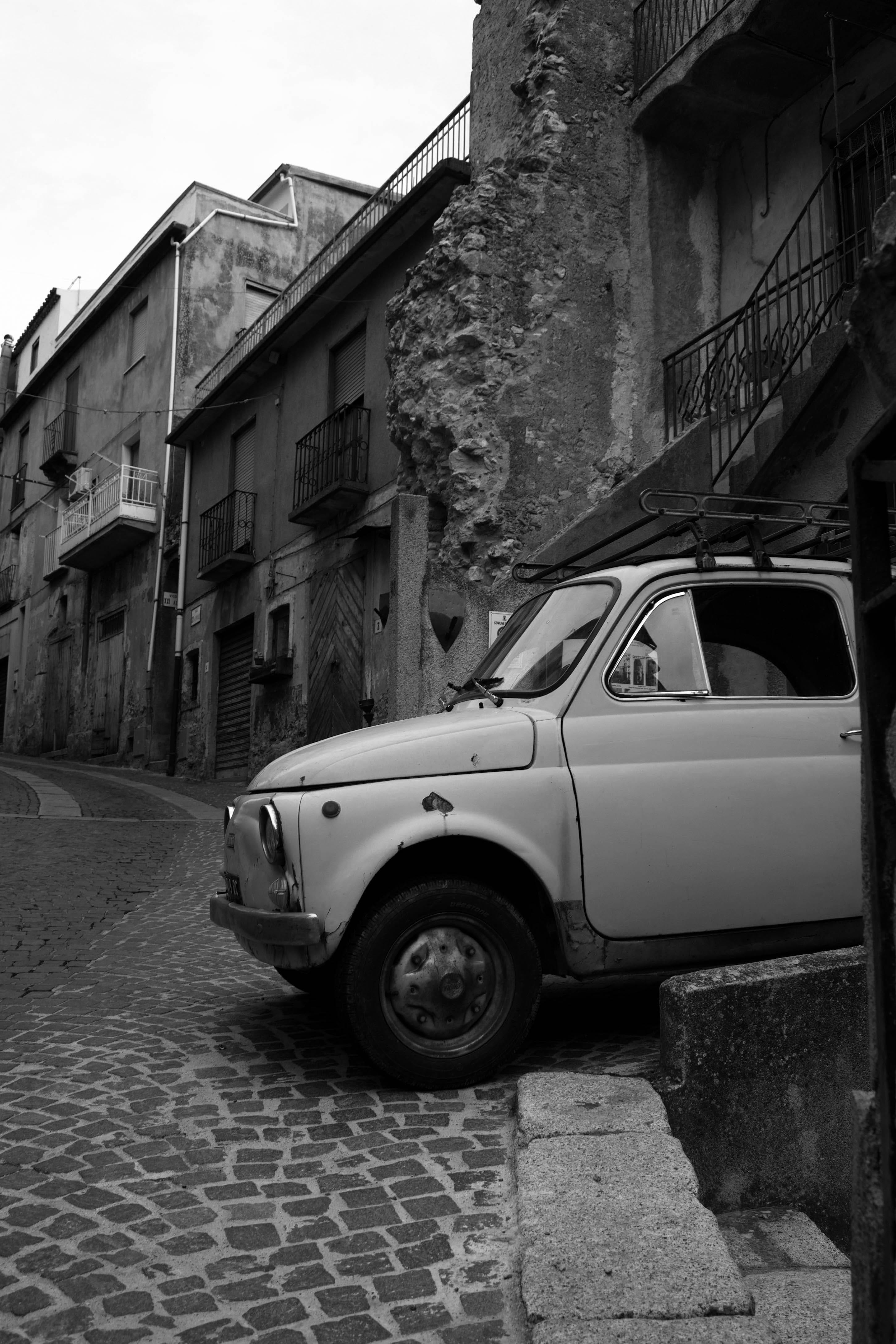 architecture, old, built structure, land vehicle, calabria, motor vehicle, street, vintage car, building exterior, city, no people, house, retro styled, Phone HD Wallpaper