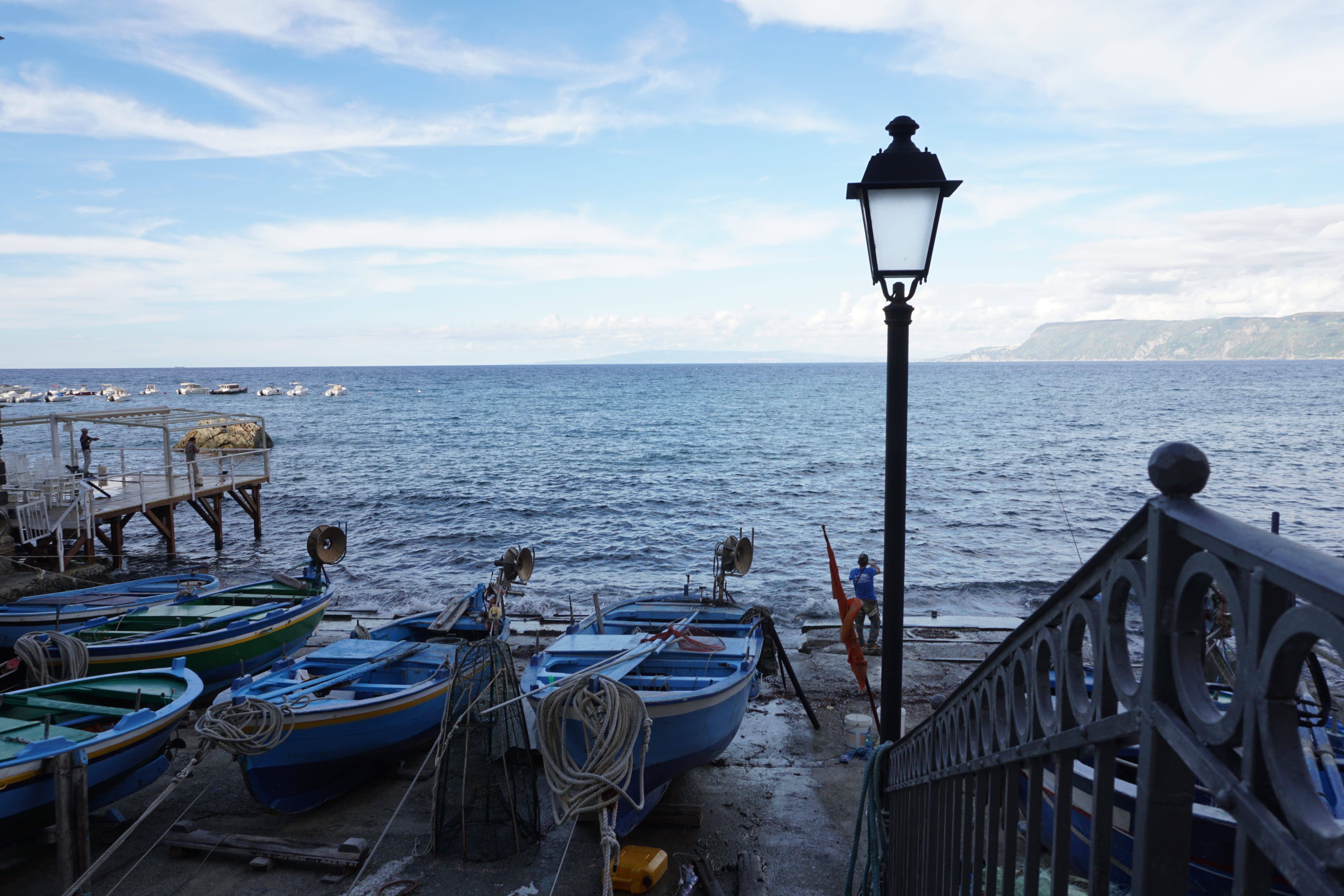 calabria, water, railing, beauty in nature, street light, Lamppost, 5K, day, no people, scenics - nature, cloud - sky, lighting equipment, Boats, outdoors, HD Wallpaper