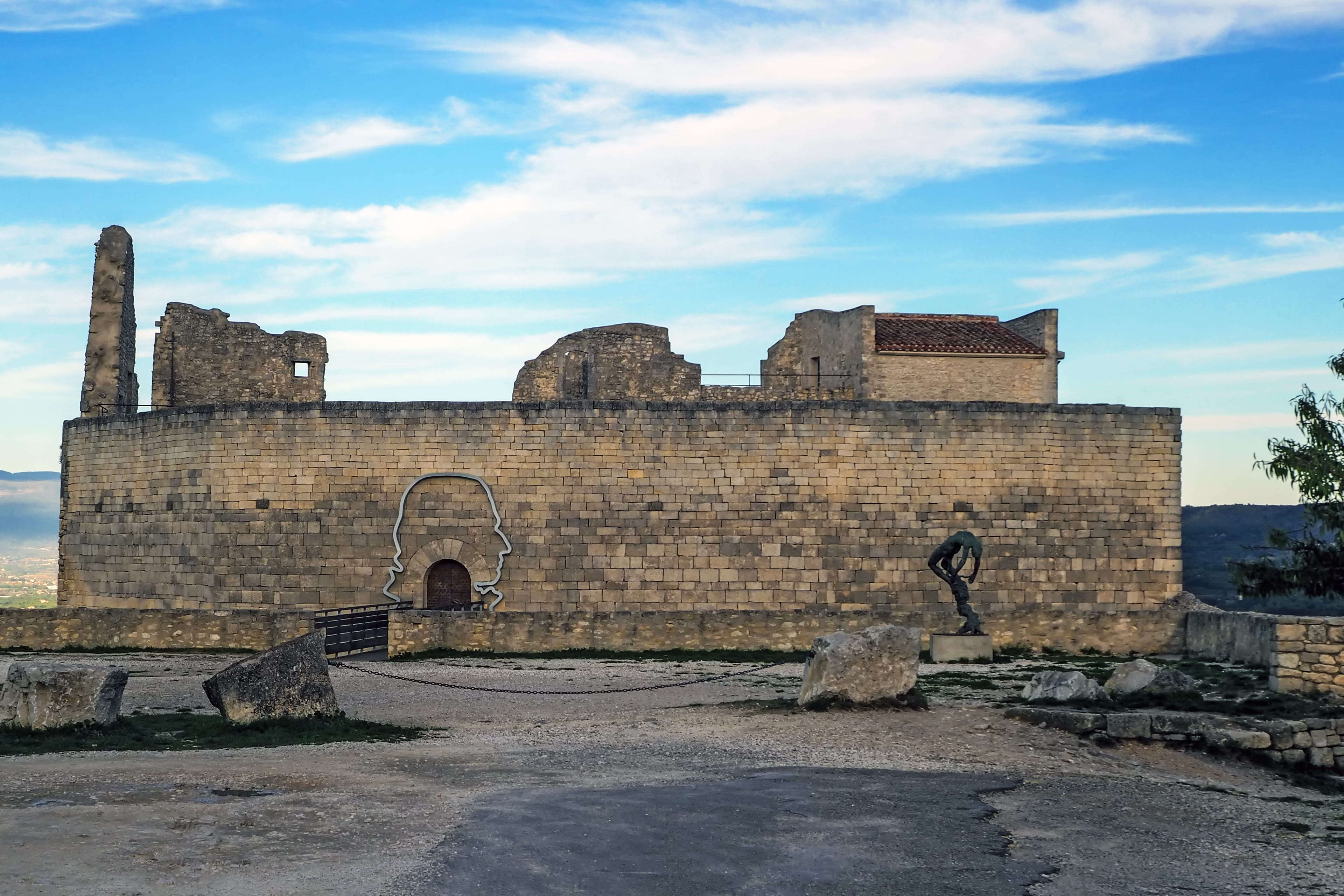 marquis de sade, castle, tourism, sky, travel, day, france, architecture, stone wall, vaucluse, history, fort, ancient civilization, ruined, outdoors, archaeology, HD Wallpaper