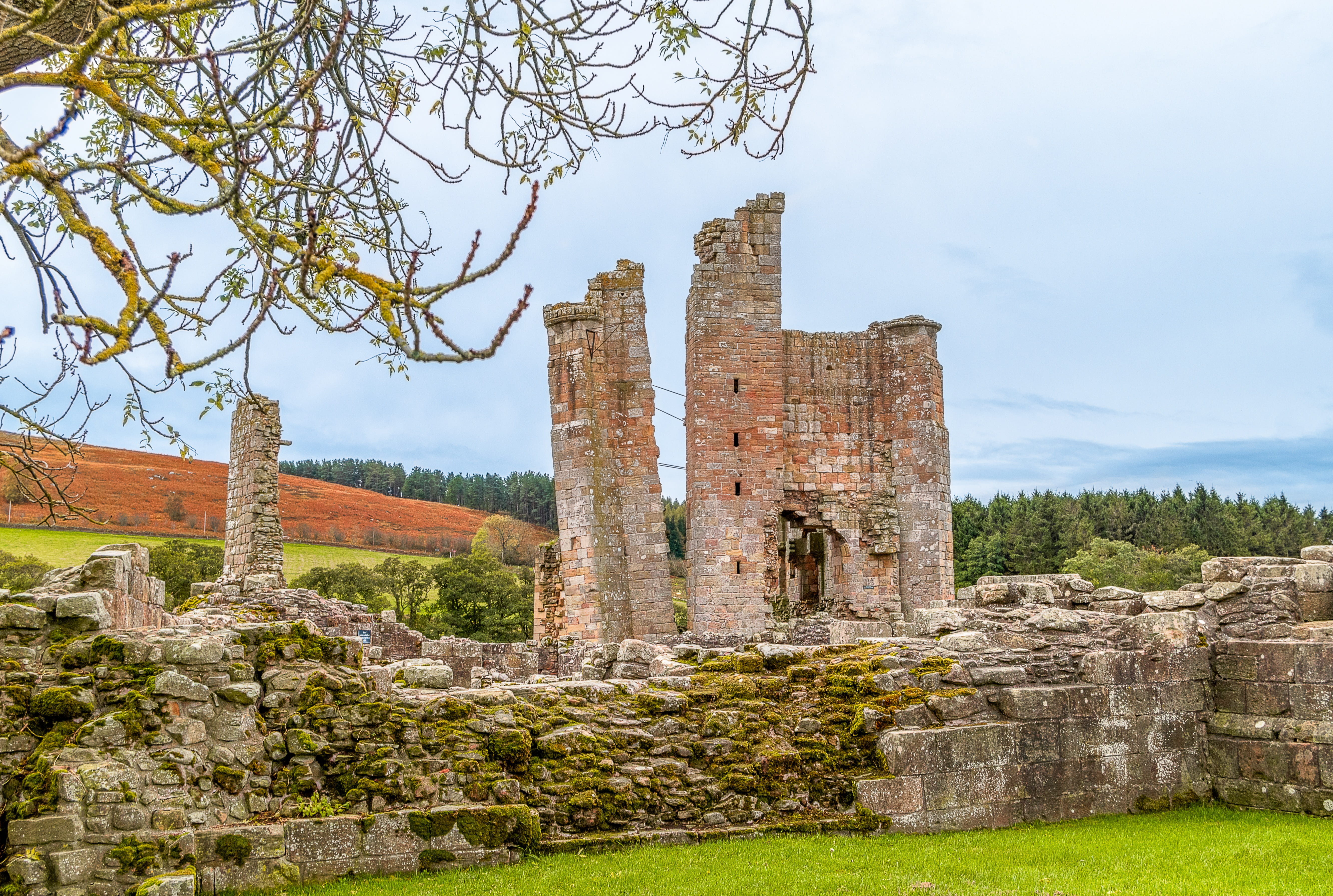 northumberland, old ruin, solar, ruined, ancient, castle, plant, built structure, 5K, stone wall, no people, archaeology, ruin, architecture, outdoors, HD Wallpaper