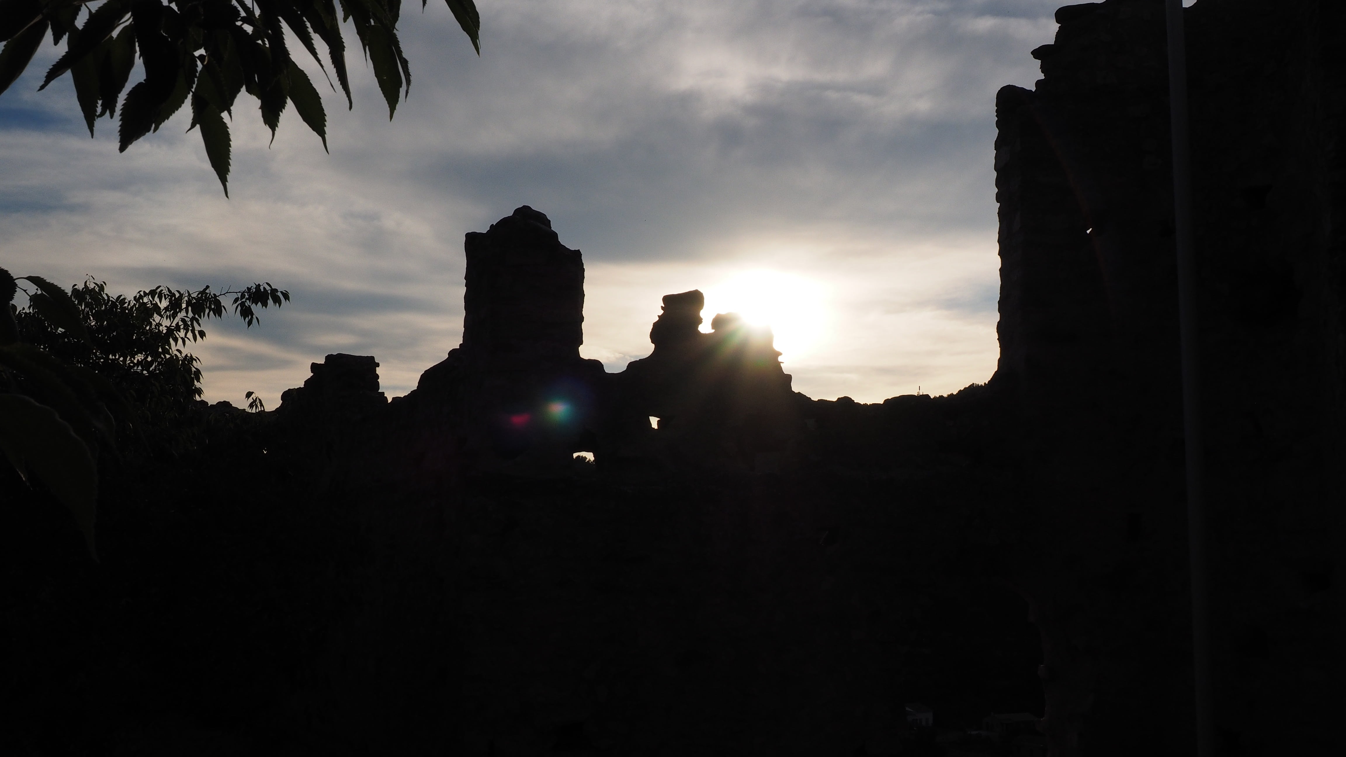 ruin, lens flare, building exterior, sky, 4K, back light, people, architecture, asia, castle of philippe de cabassolle, sunbeam, unrecognizable person, HD Wallpaper