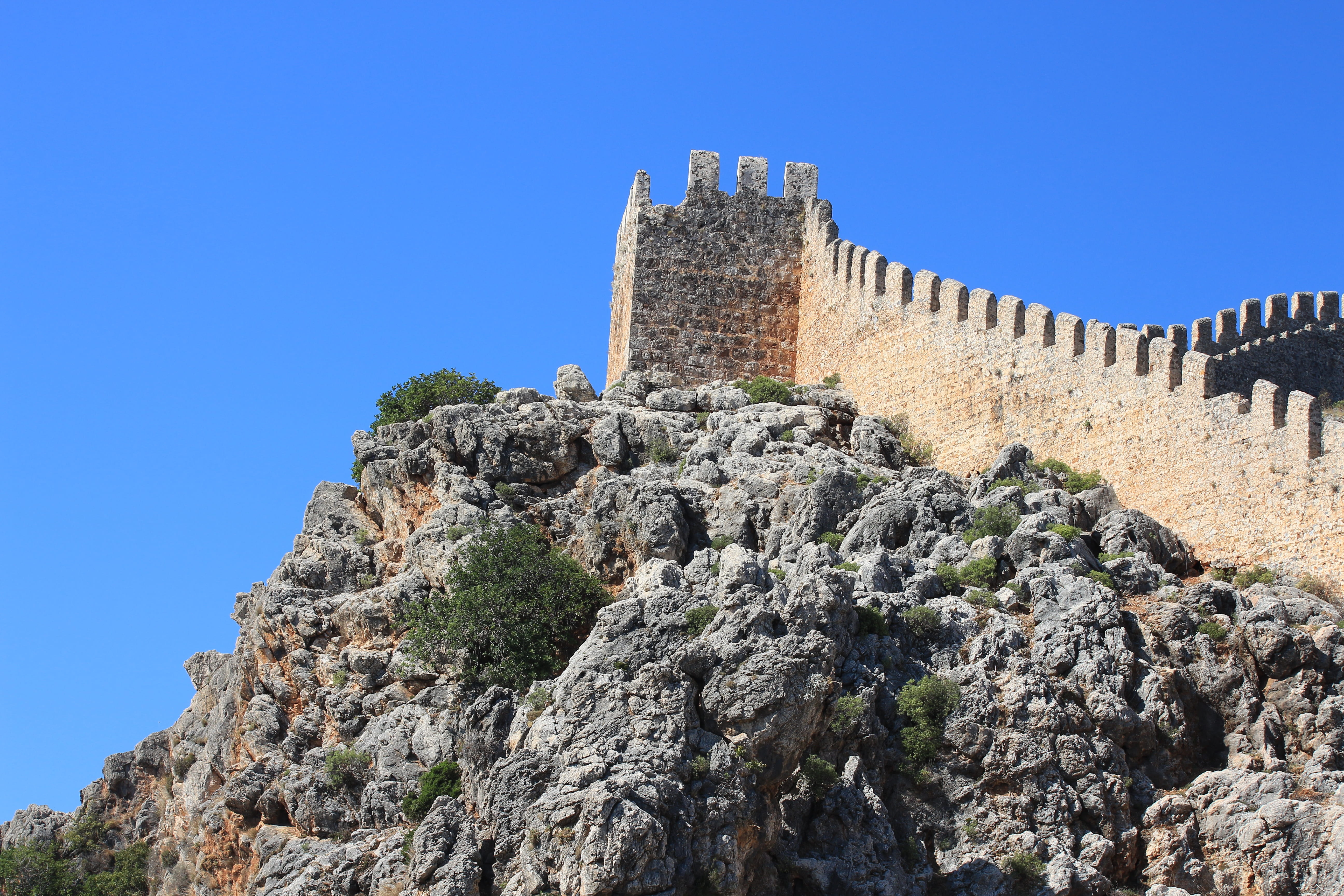 building, old, tourism, historically, fortress, sky, abbey, day, travel, low angle view, solid, fortresses, burgruine, built structure, outdoors, old castle, HD Wallpaper