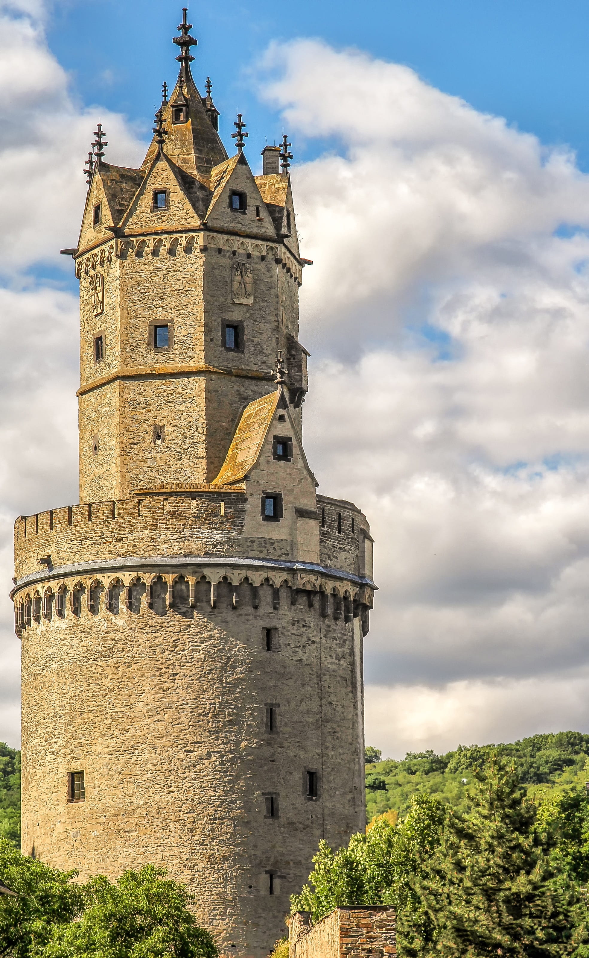 cityscape, historically, place of worship, fortress, building, 2K, sky, high, stone, spirituality, nature, old, middle ages, low angle view, monument, Phone HD Wallpaper