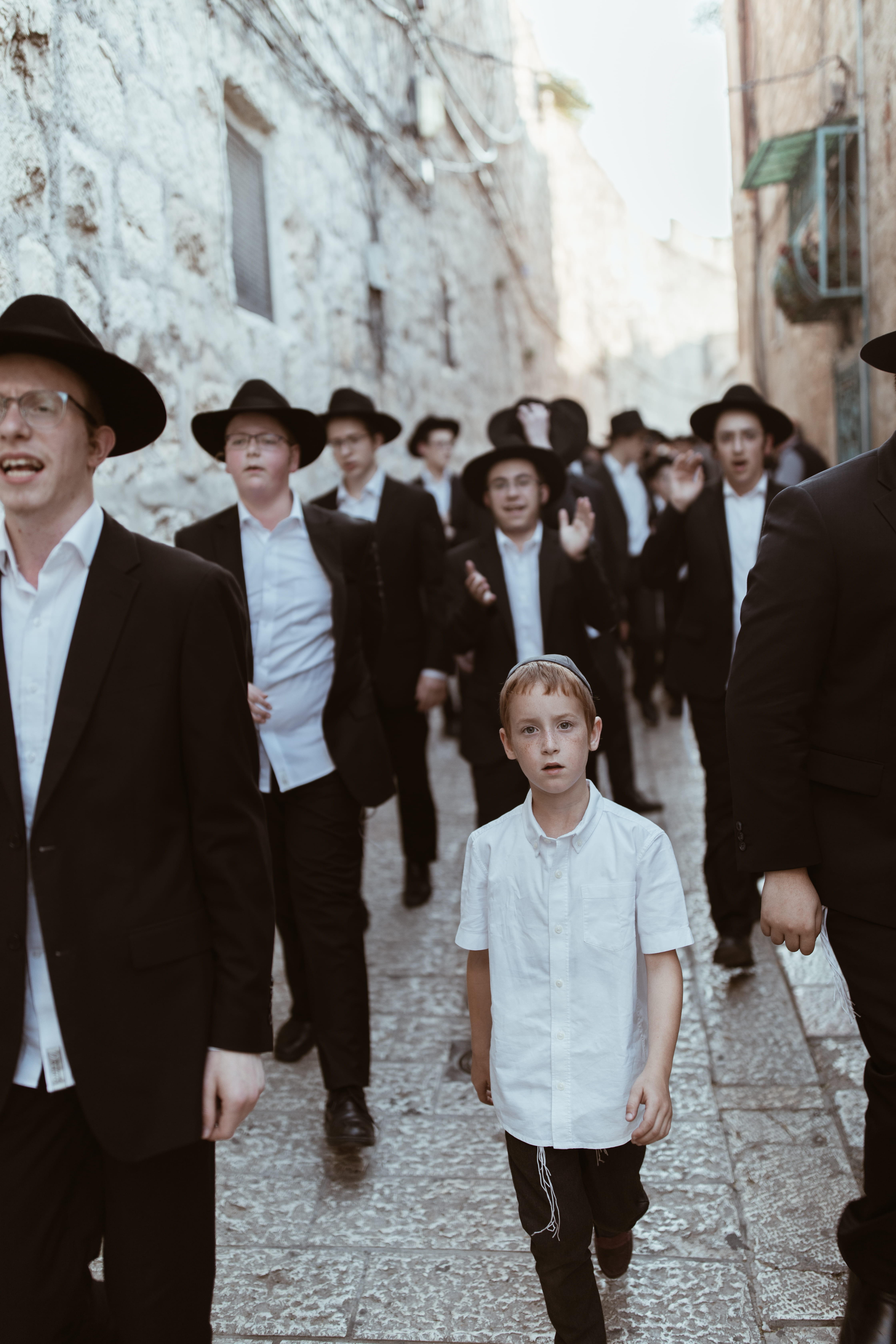 males, boy, outdoors, women, shirt, real people, people, lifestyles, religious, 5K, crowd, celebration, architecture, religion, child, well-dressed, jewish, Phone HD Wallpaper