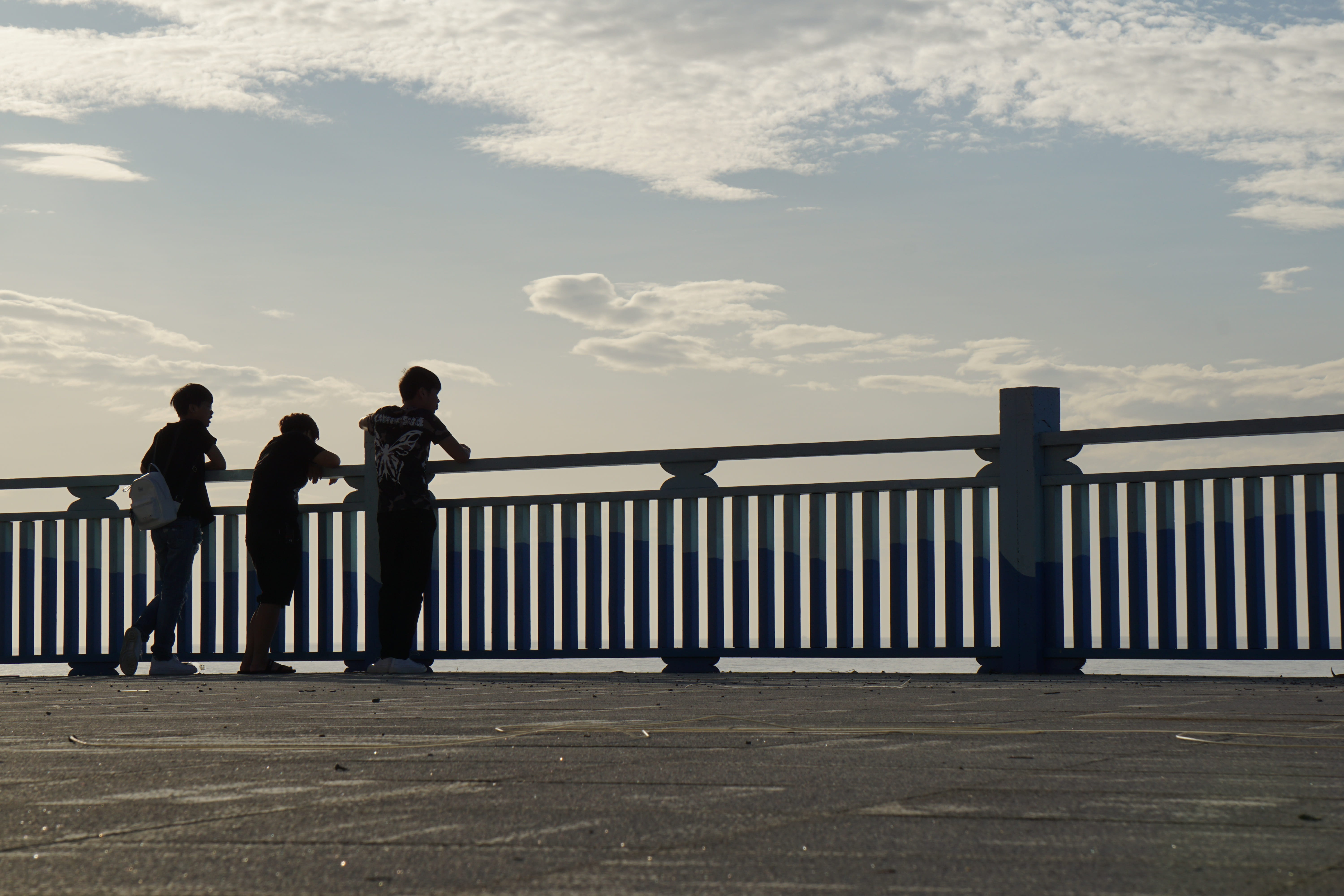 architecture, observation point, day, boys, the moment, good day, back, group of people, standing, women, start, emotion, together, fun, shadow, scenics - nature, HD Wallpaper