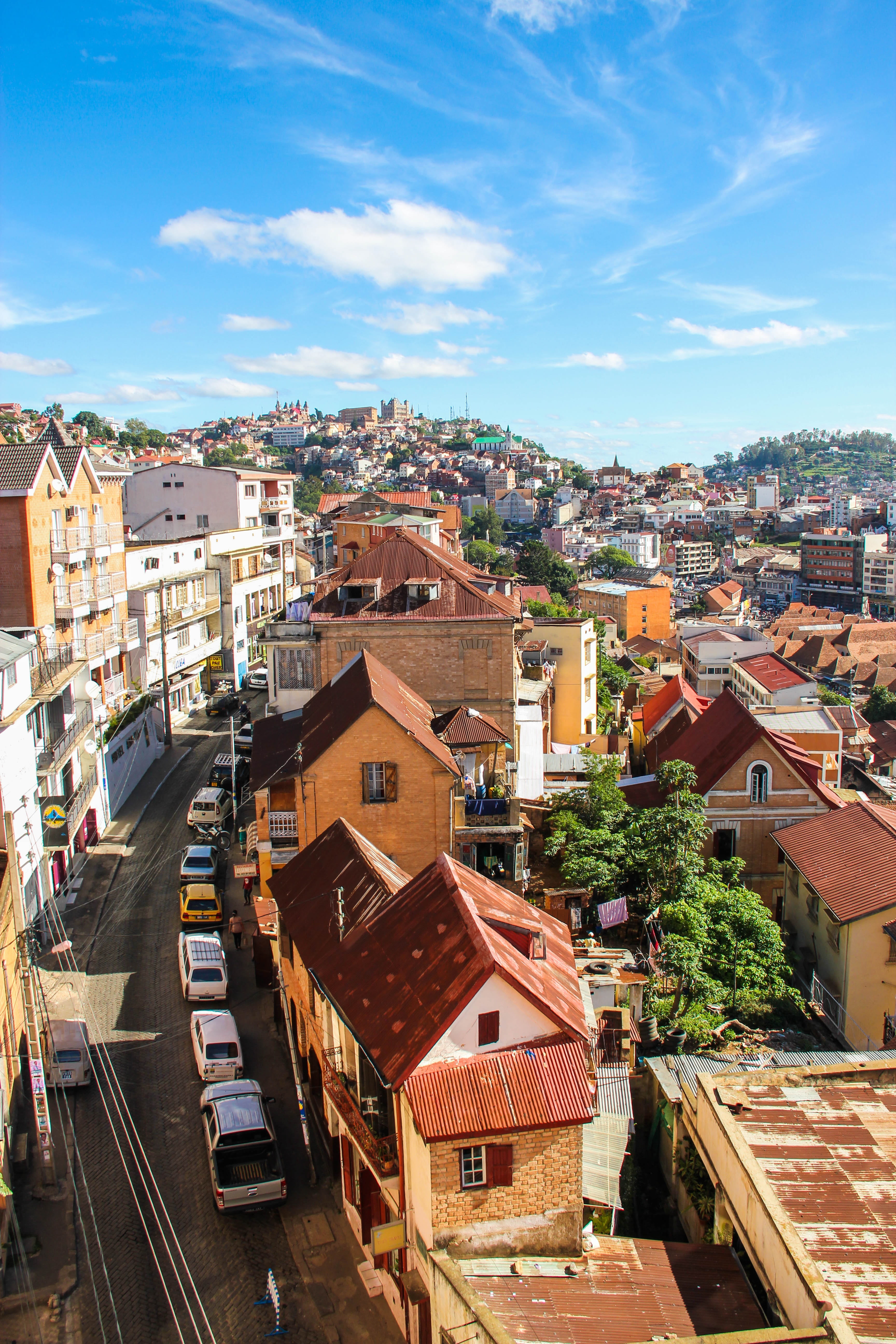 city, roof, cityscape, residential building, s, house, town, sky, crowd, cloud - sky, nature, antananarivo, building exterior, residential district, daytime, Phone HD Wallpaper