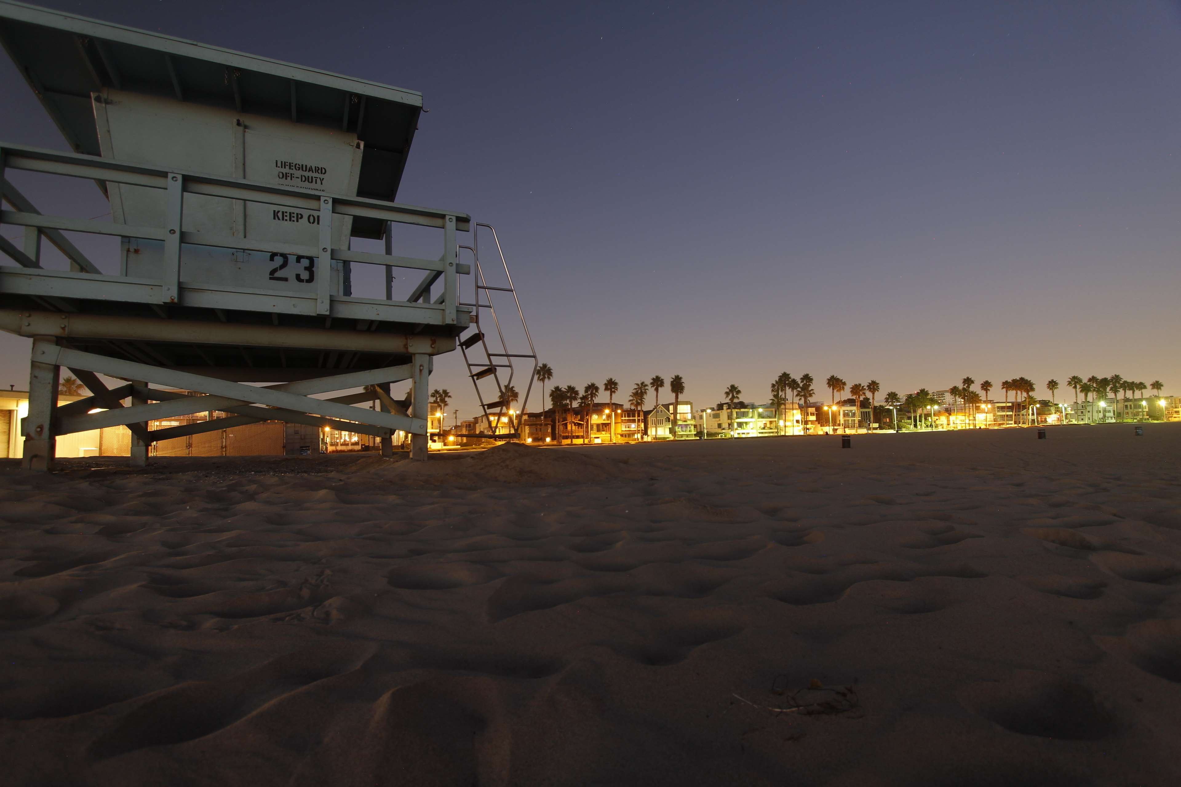 illuminated, nature, waterfront, coast, building exterior, sunrise, lifeguard, no people, architecture, dusk, venice, station, baywatch, built structure, HD Wallpaper