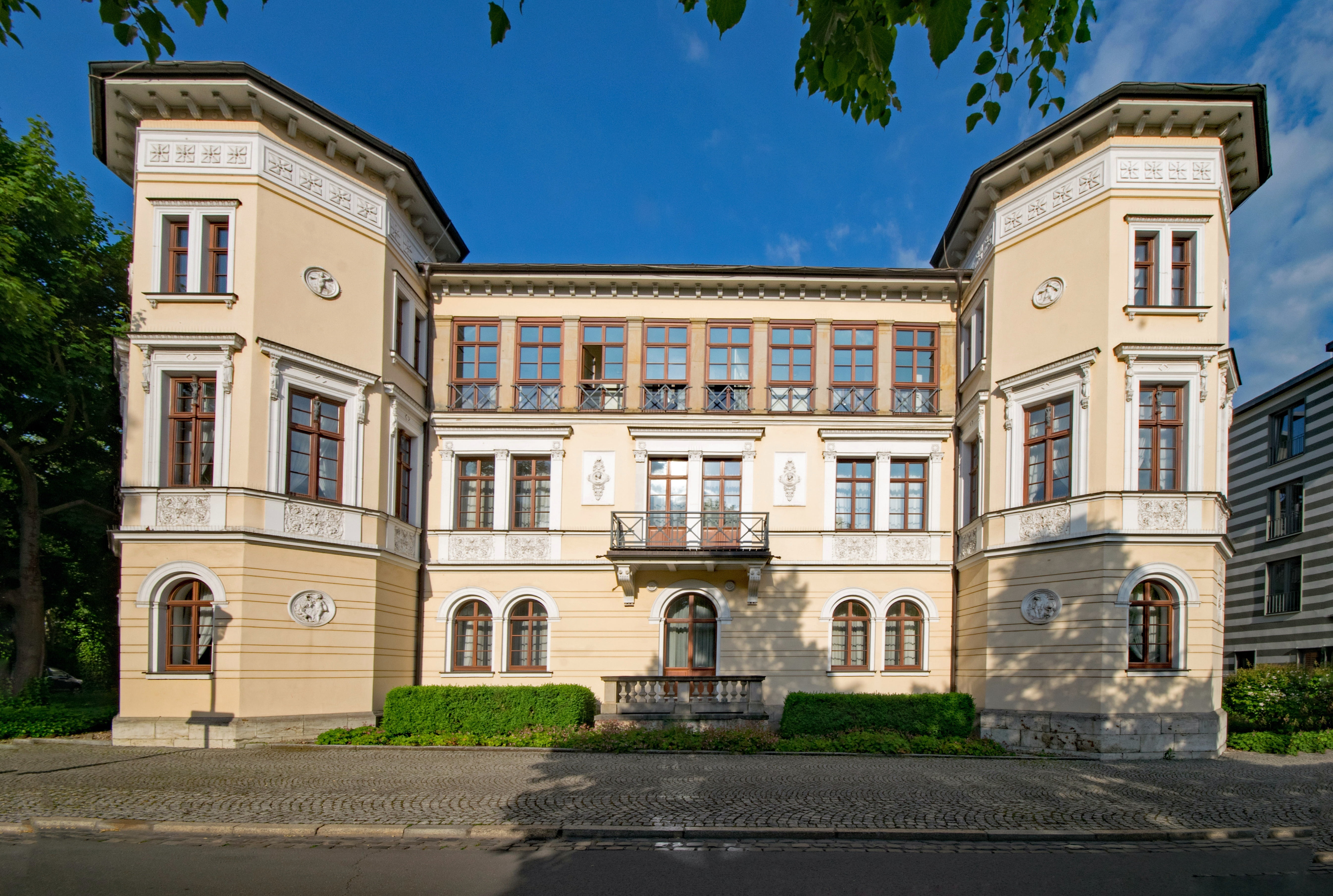 facade, city, culture, luxury, thuringia germany, window, places of interest, building, architecture, old building, germany, road, building exterior, day, HD Wallpaper