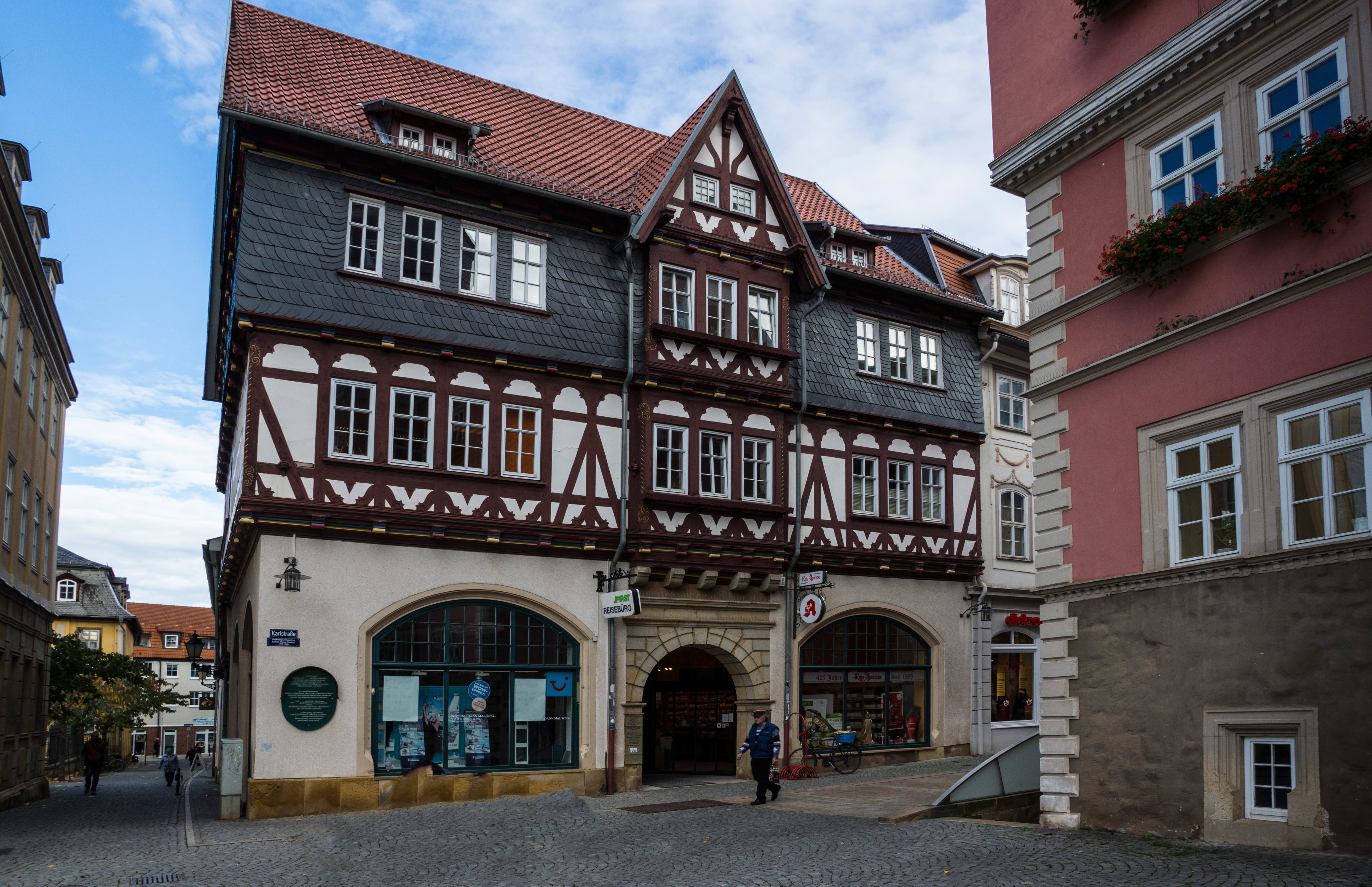 city gate, town hall, street, transportation, day, cloud - sky, real people, arch, world heritage, pharmacy, luther, wartburg castle, marketplace, sky, HD Wallpaper