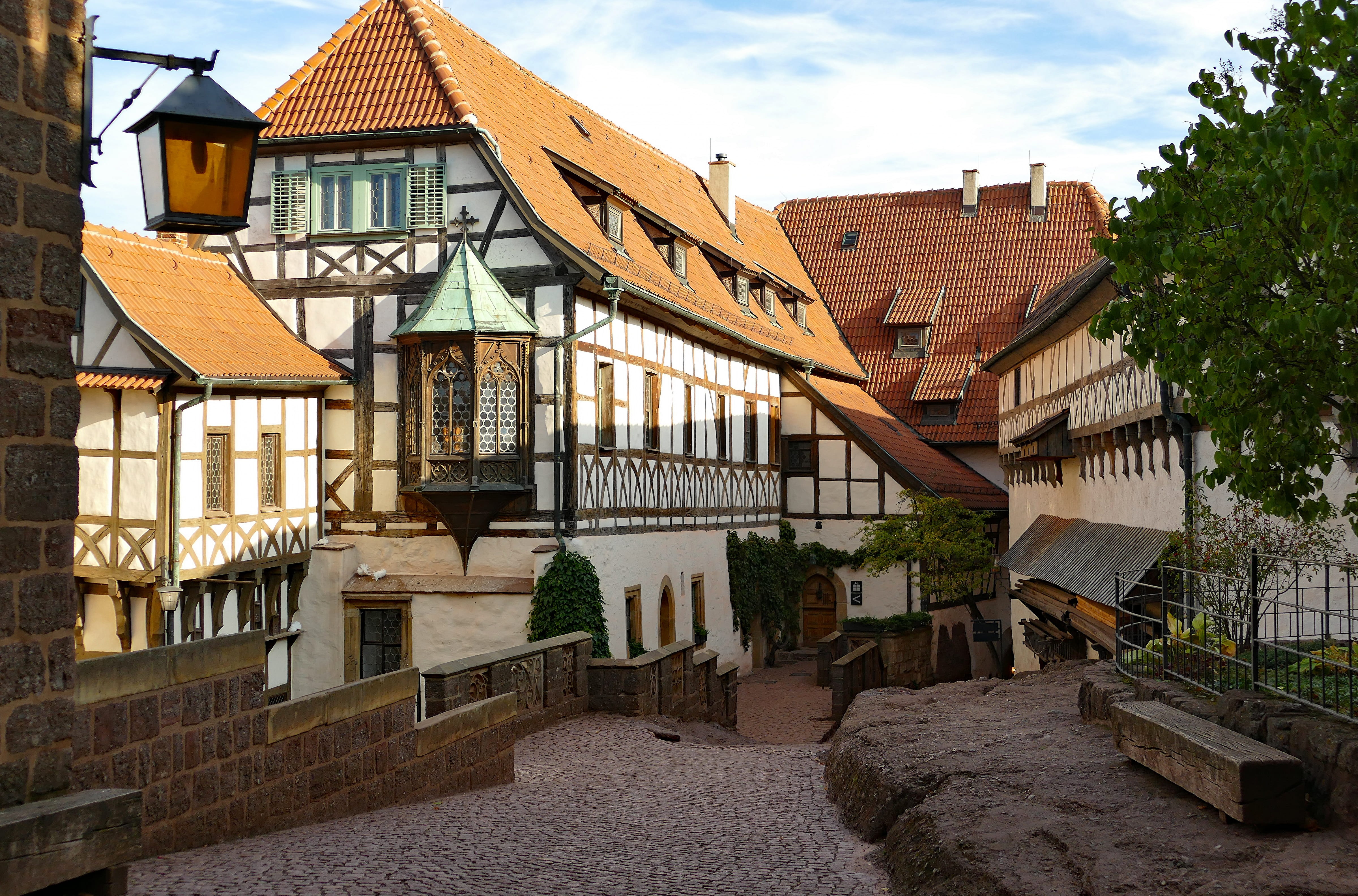 window, plant, town, historically, city, sky, places of interest, street, building exterior, wartburg castle, built structure, sunlight, house, roof tile, HD Wallpaper