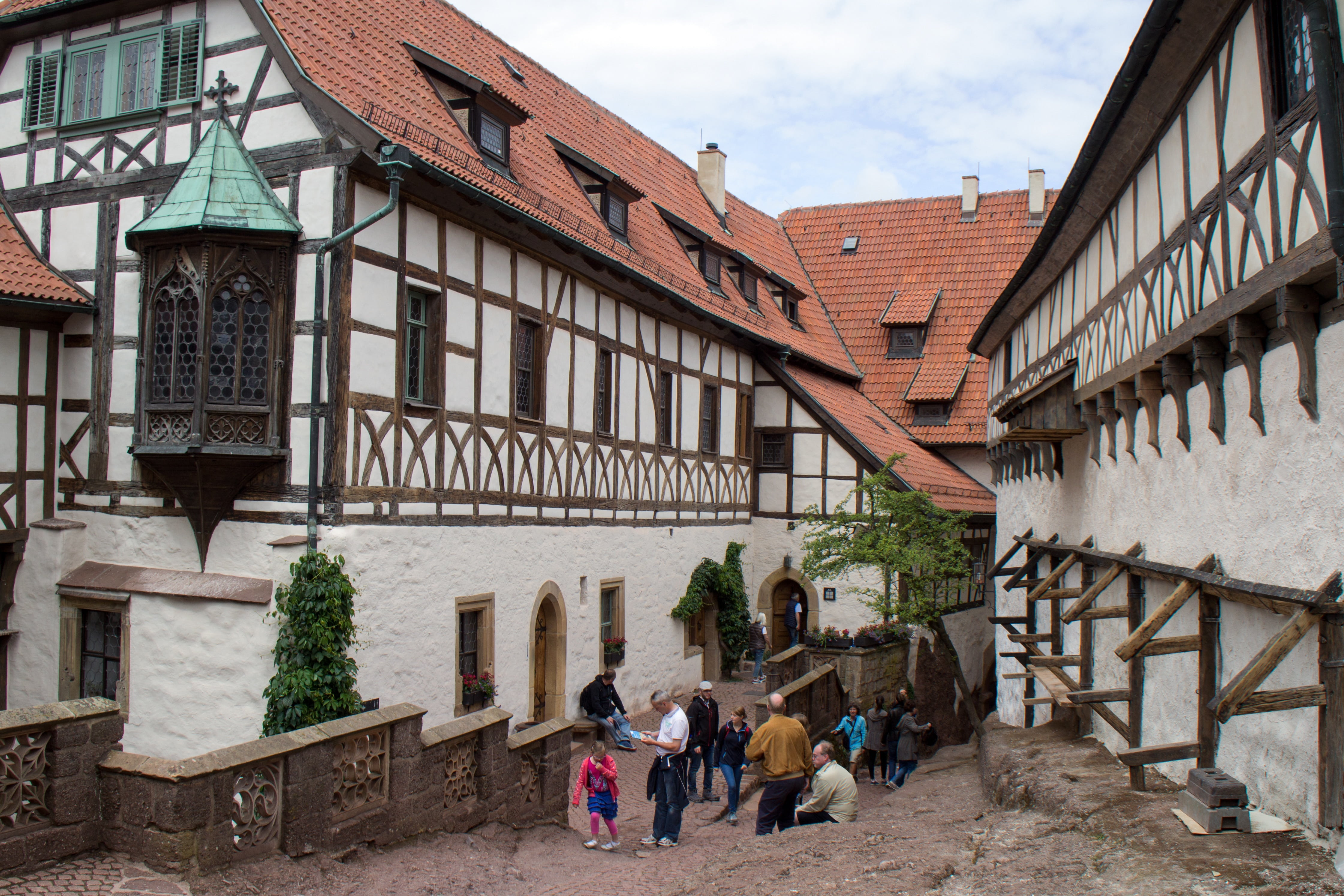 castle, sky, residential district, people, building exterior, house, men, 4K, built structure, thuringia germany, the past, old, walking, lifestyles, building, HD Wallpaper
