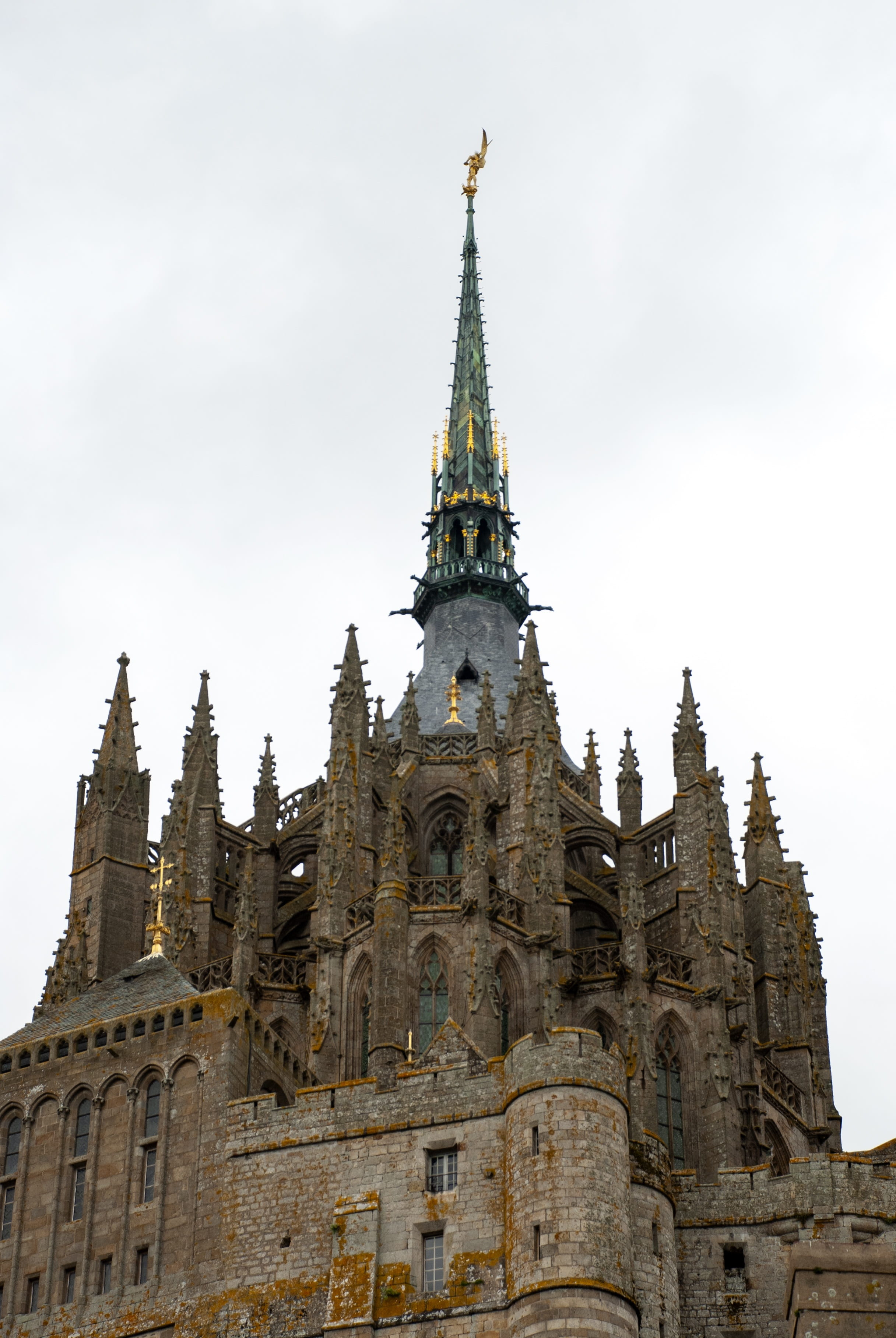 spire, brittany, story, europe, church, religion, monument, travel, castle, low angle view, spirituality, place of worship, outdoors, stronghold, day, normandy, Phone HD Wallpaper