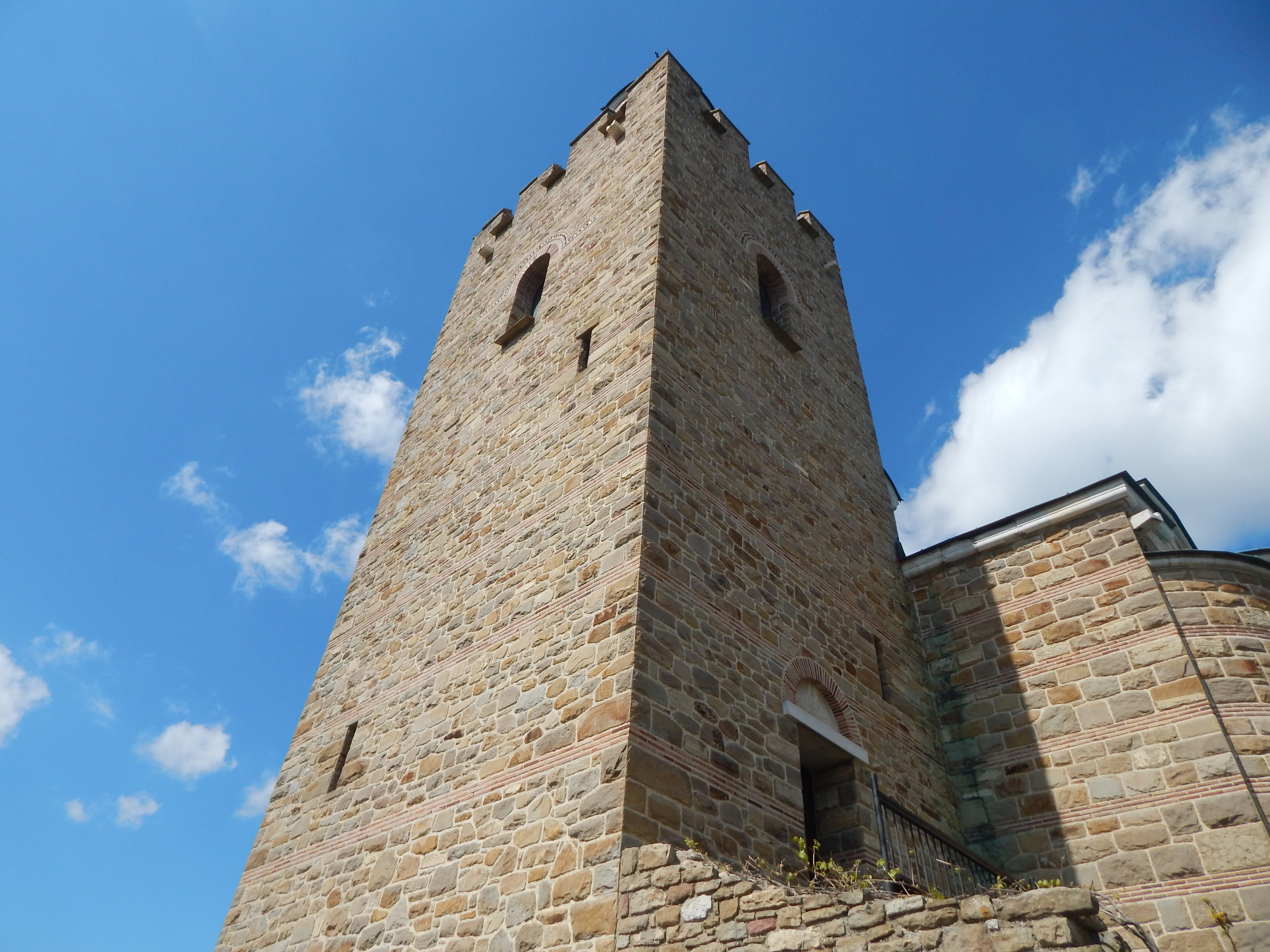 hill, travel, building exterior, church, cathedral, built structure, tarnovo, outdoors, cloud - sky, bulgaria, 4K, building, wall, history, blue, patriarchal cathedral st ascension, HD Wallpaper
